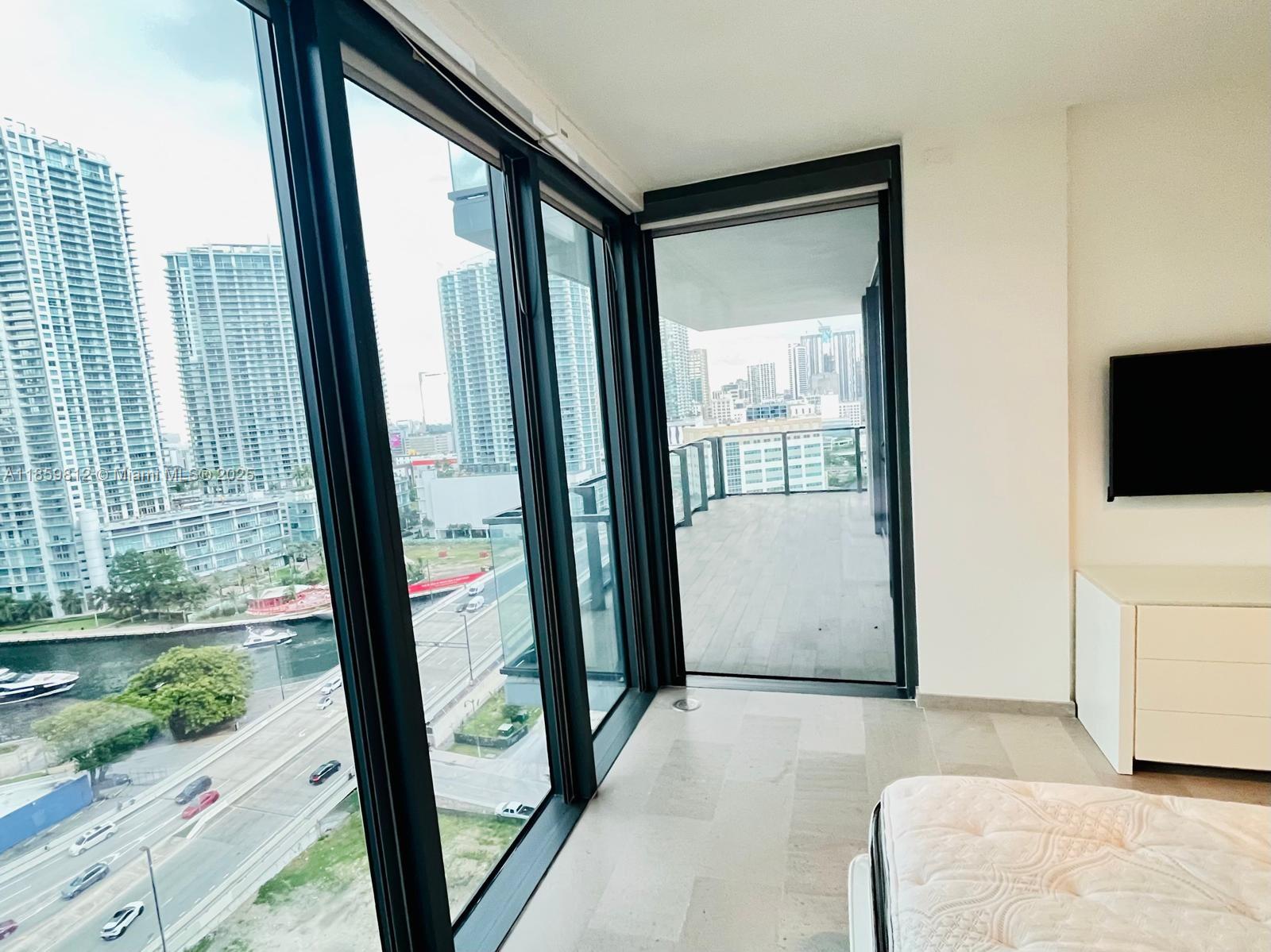 REACH CONDO - Residential