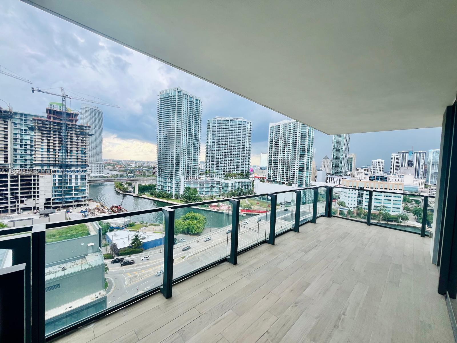 68 SE 6th St 1212