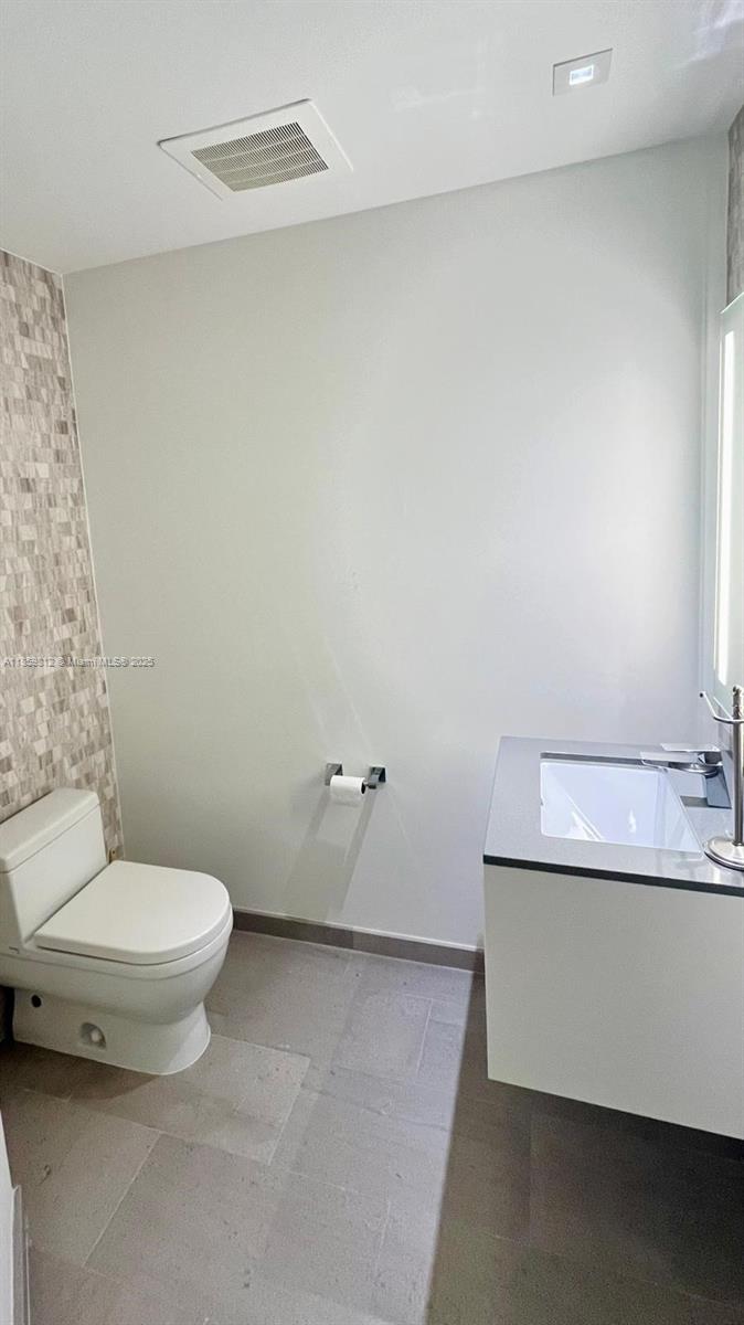 REACH CONDO - Residential