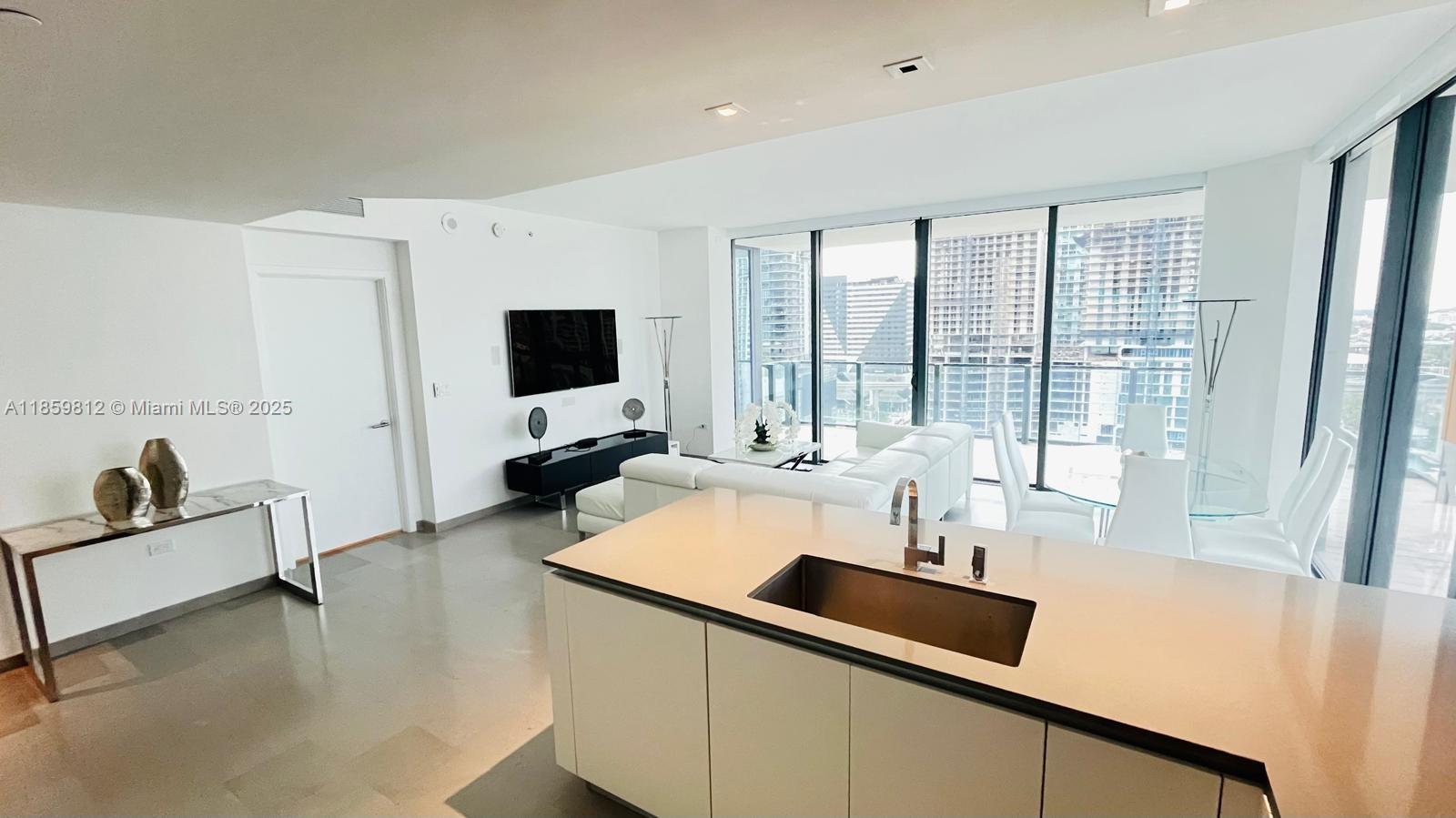 REACH CONDO - Residential