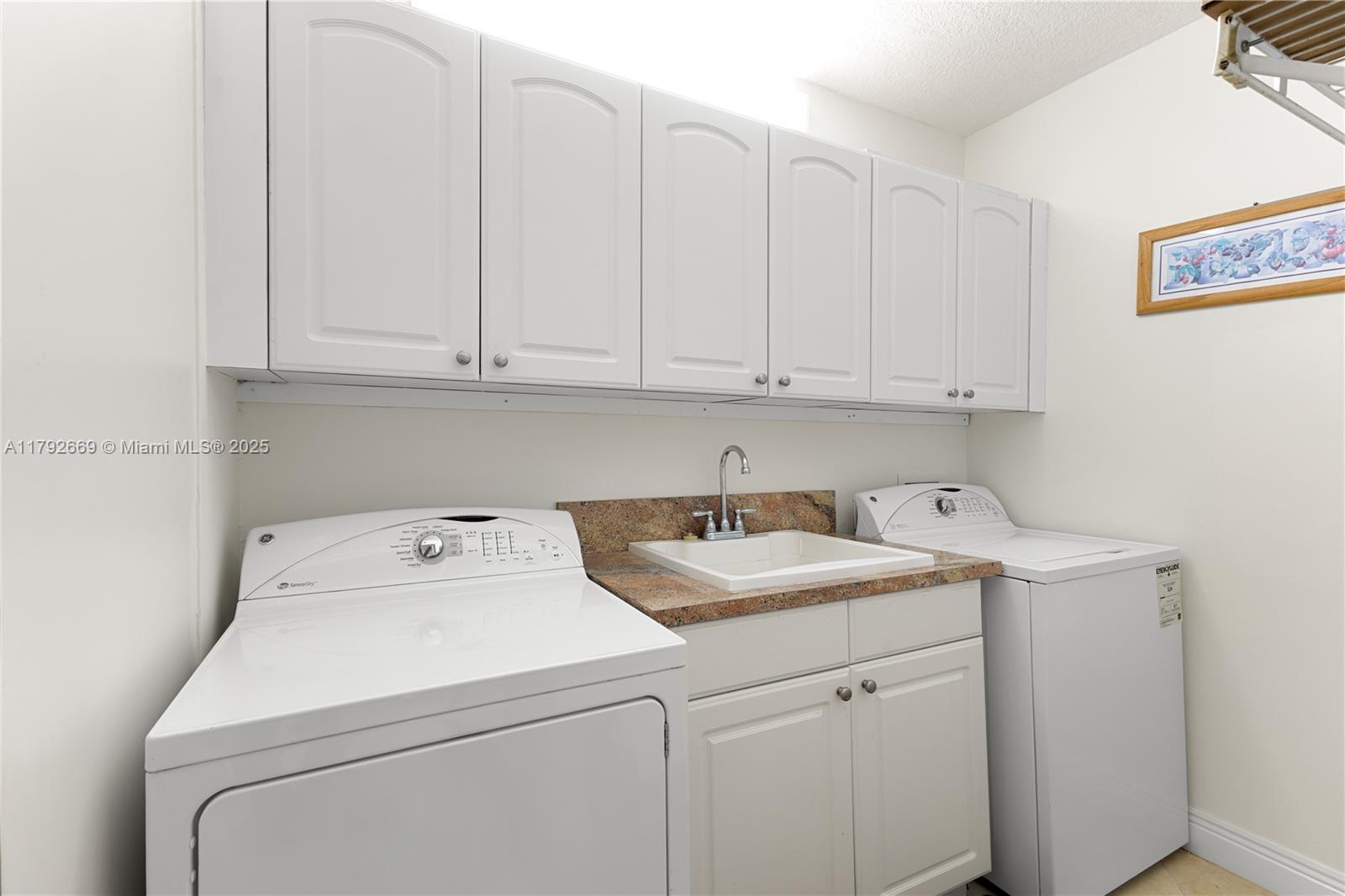 OCEAN 88 CONDOMINIUM - Residential