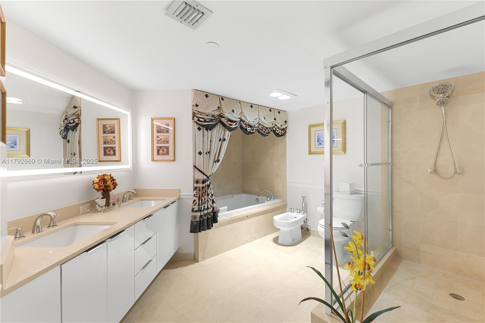OCEAN 88 CONDOMINIUM - Residential