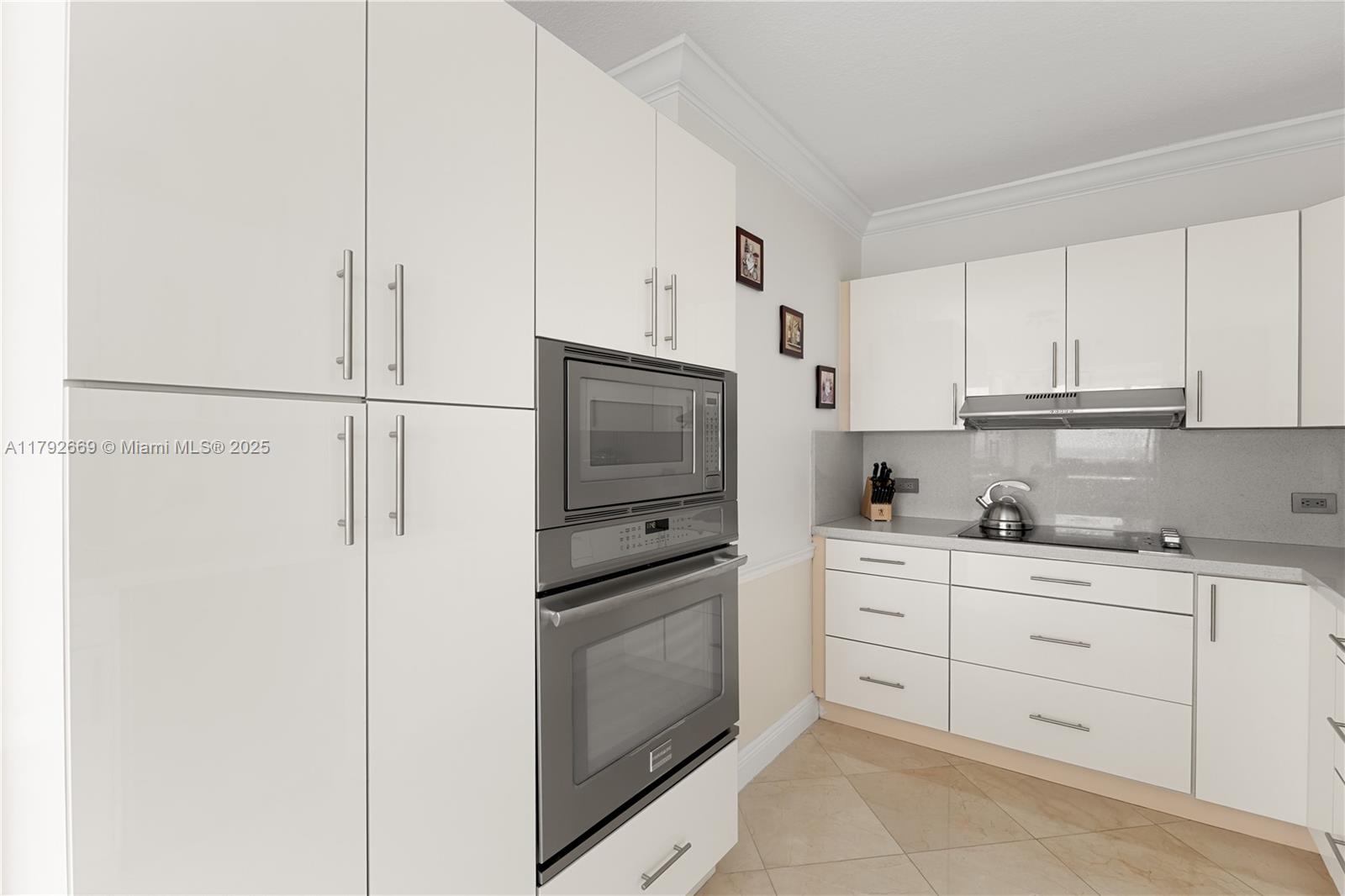 OCEAN 88 CONDOMINIUM - Residential