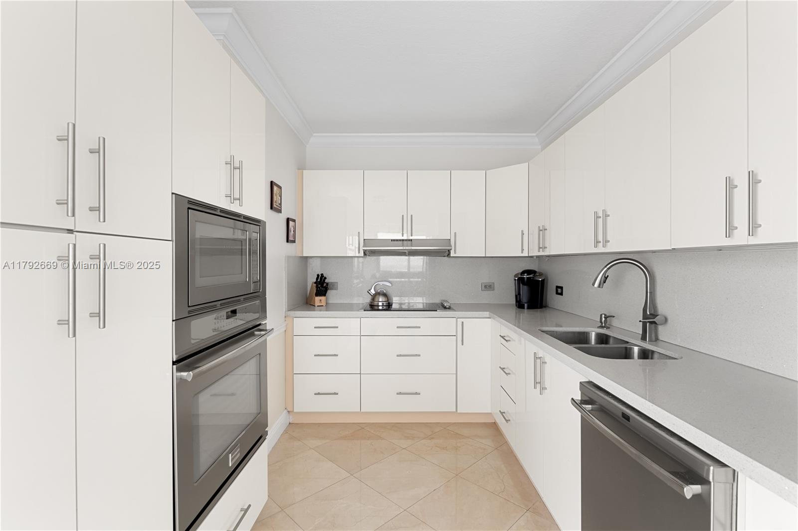 OCEAN 88 CONDOMINIUM - Residential