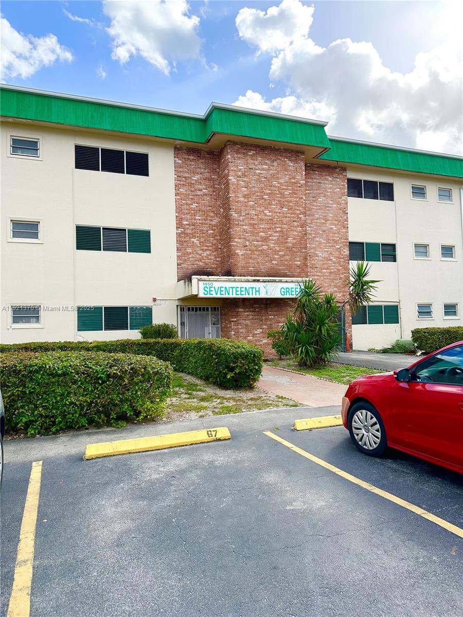 SEVENTEENTH GREEN CONDO - Residential Lease