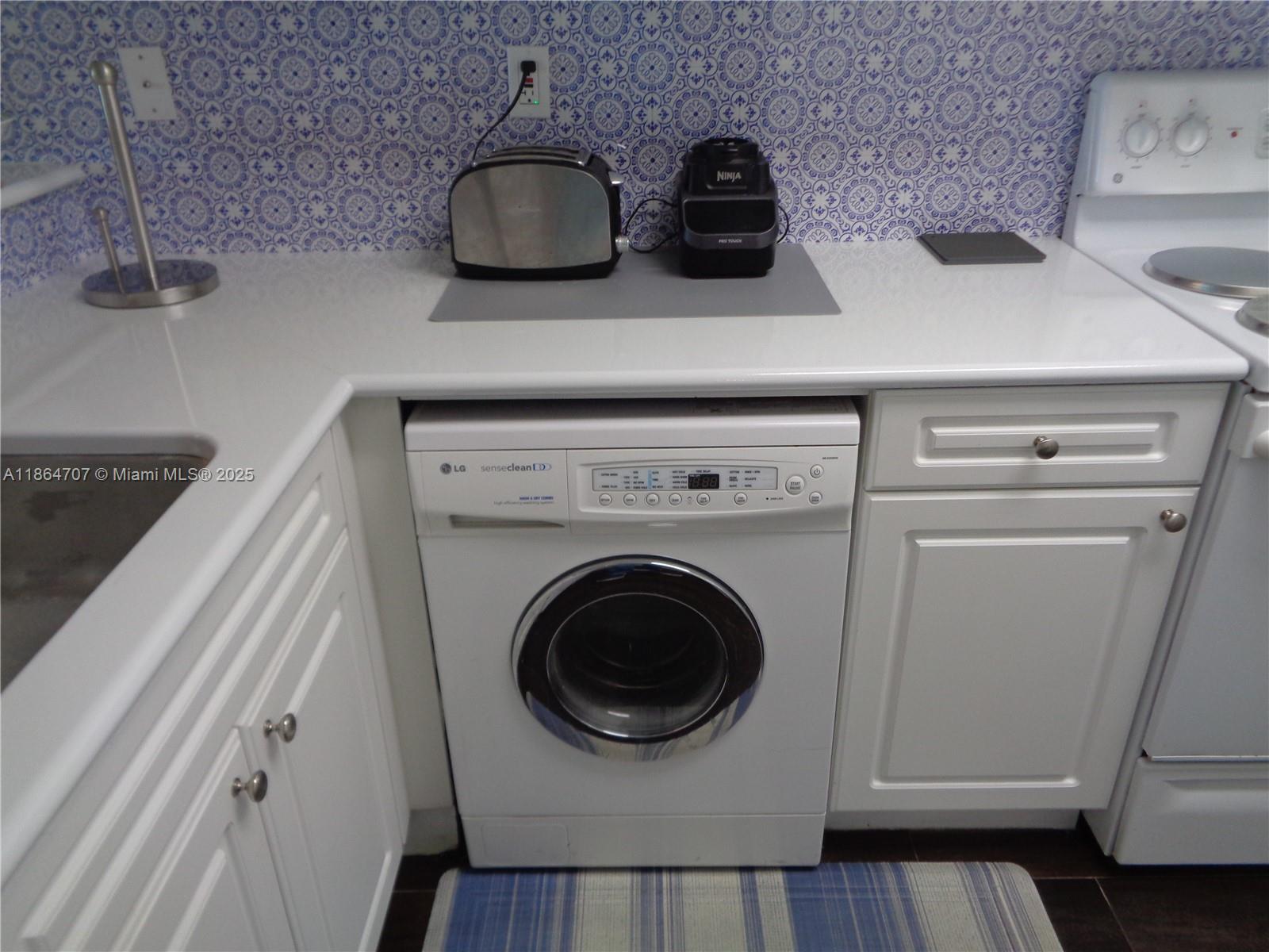 WAVE CONDO - Residential Lease