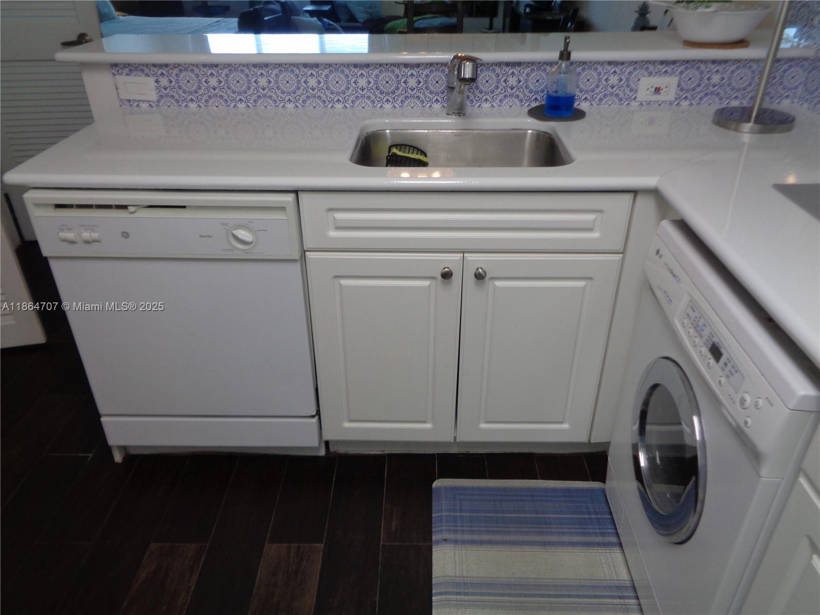 WAVE CONDO - Residential Lease