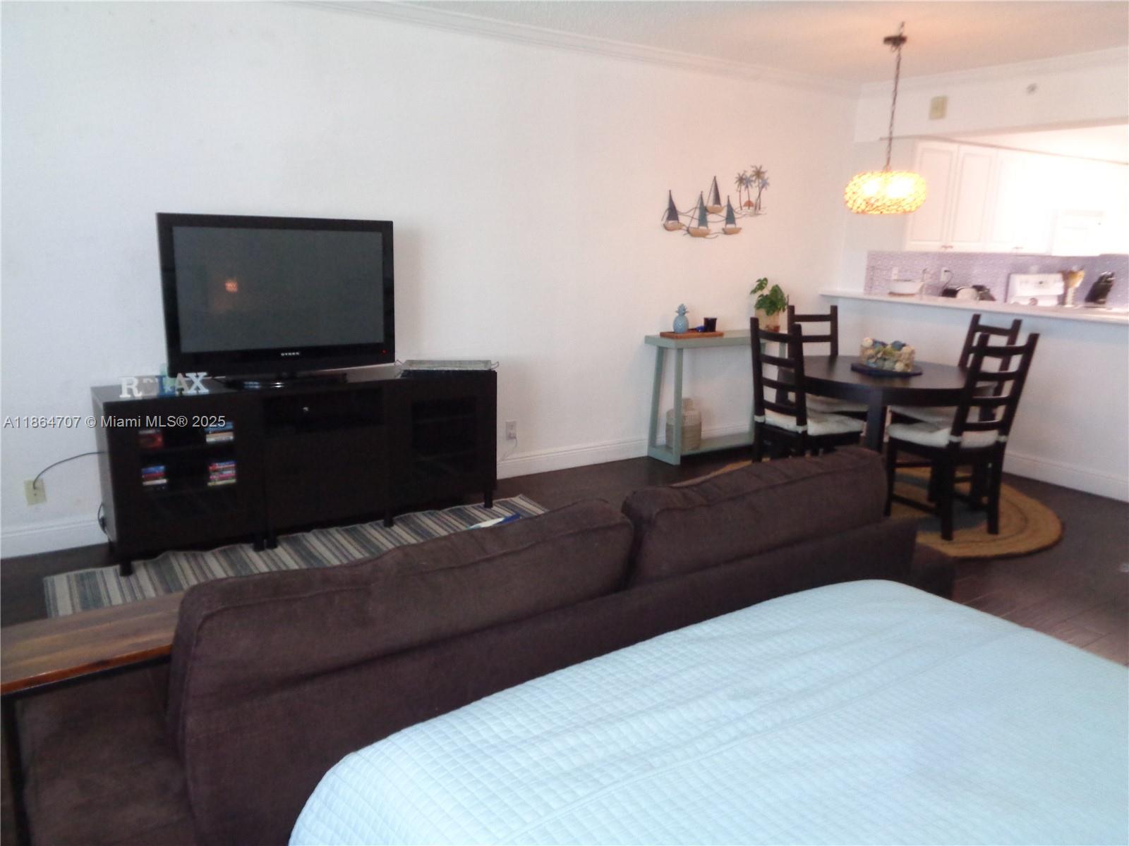 WAVE CONDO - Residential Lease