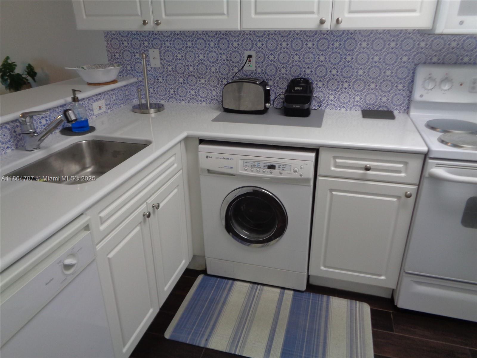 WAVE CONDO - Residential Lease