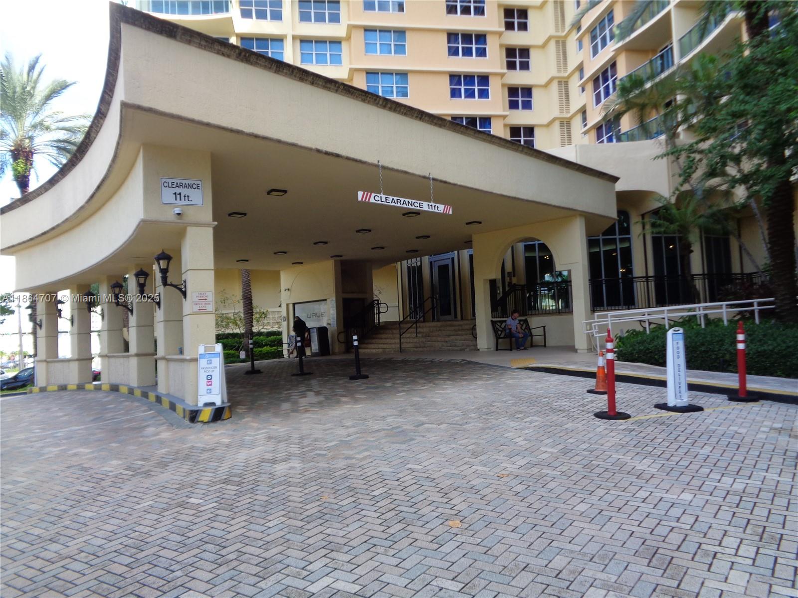 WAVE CONDO - Residential Lease