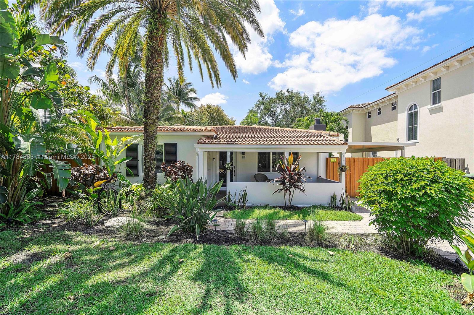 705 Sw 8th Ave, Fort Lauderdale, Broward County, Florida - 2 Bedrooms  
1 Bathrooms - 