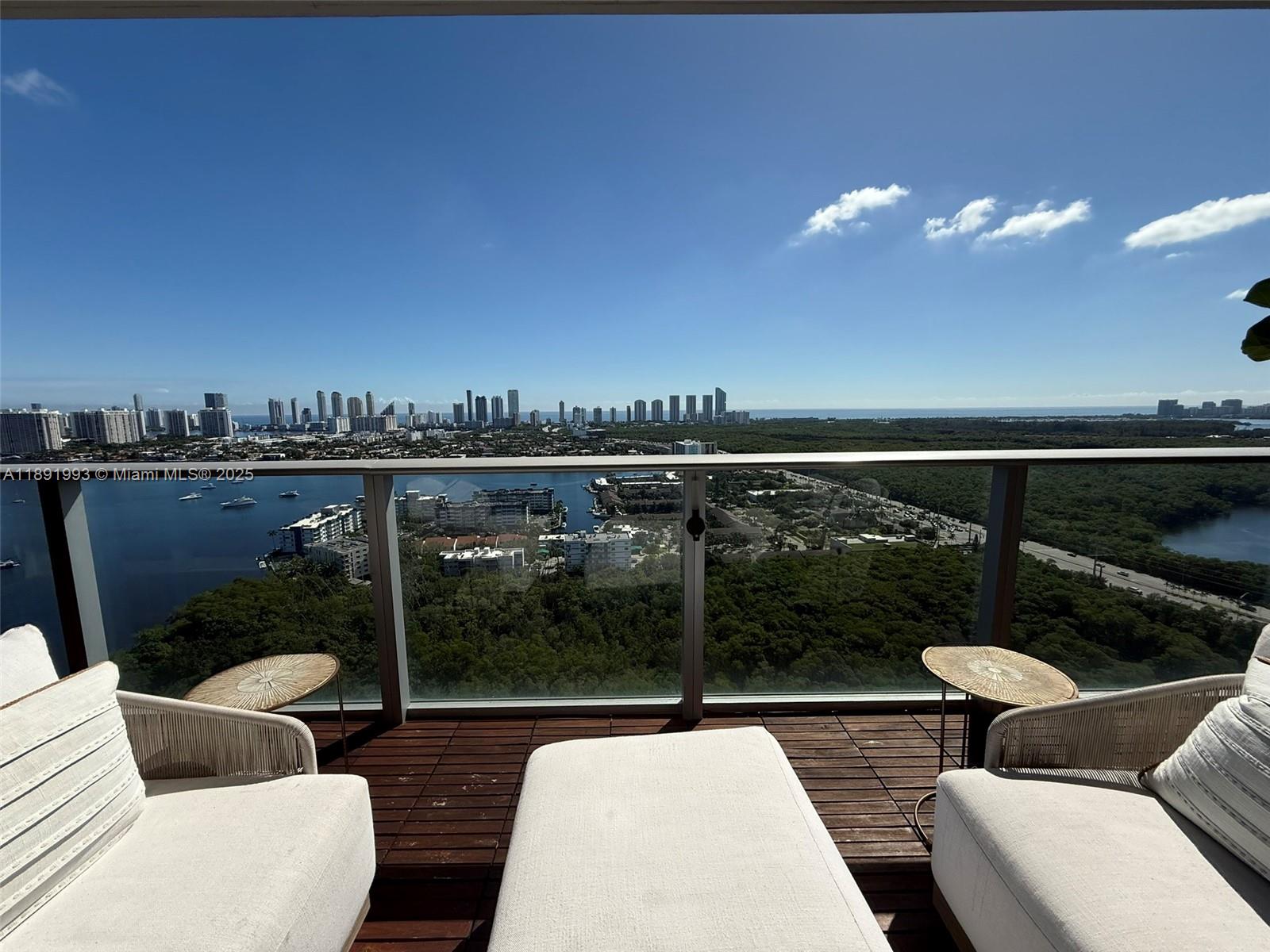 THE HARBOUR SOUTH CONDO - Residential