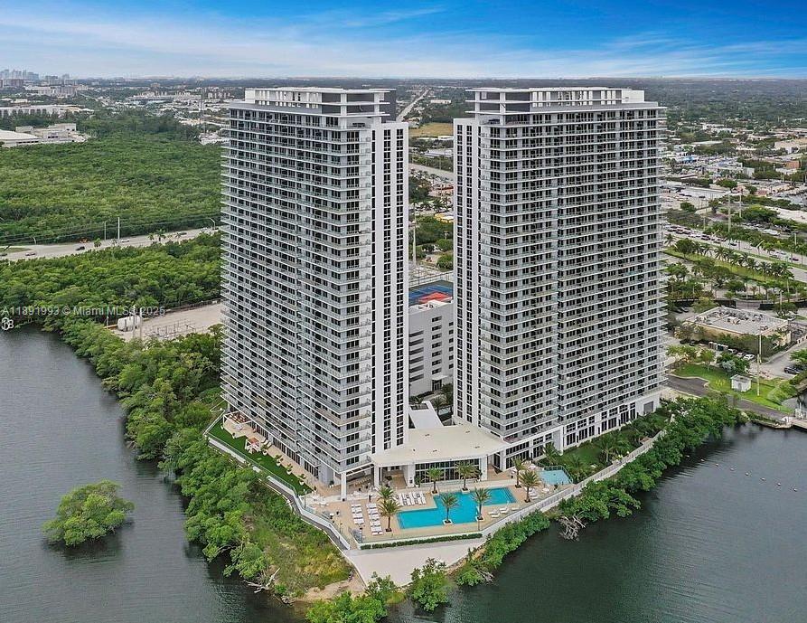 THE HARBOUR SOUTH CONDO - Residential