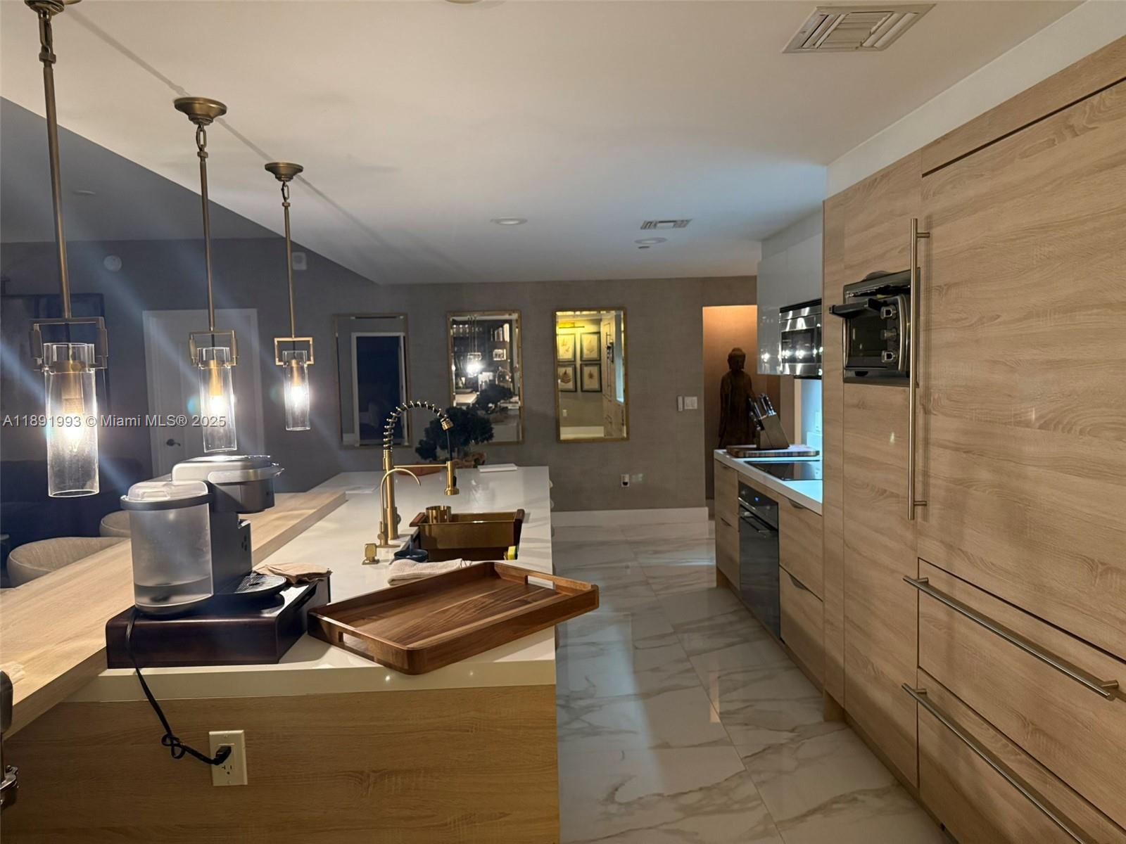 THE HARBOUR SOUTH CONDO - Residential