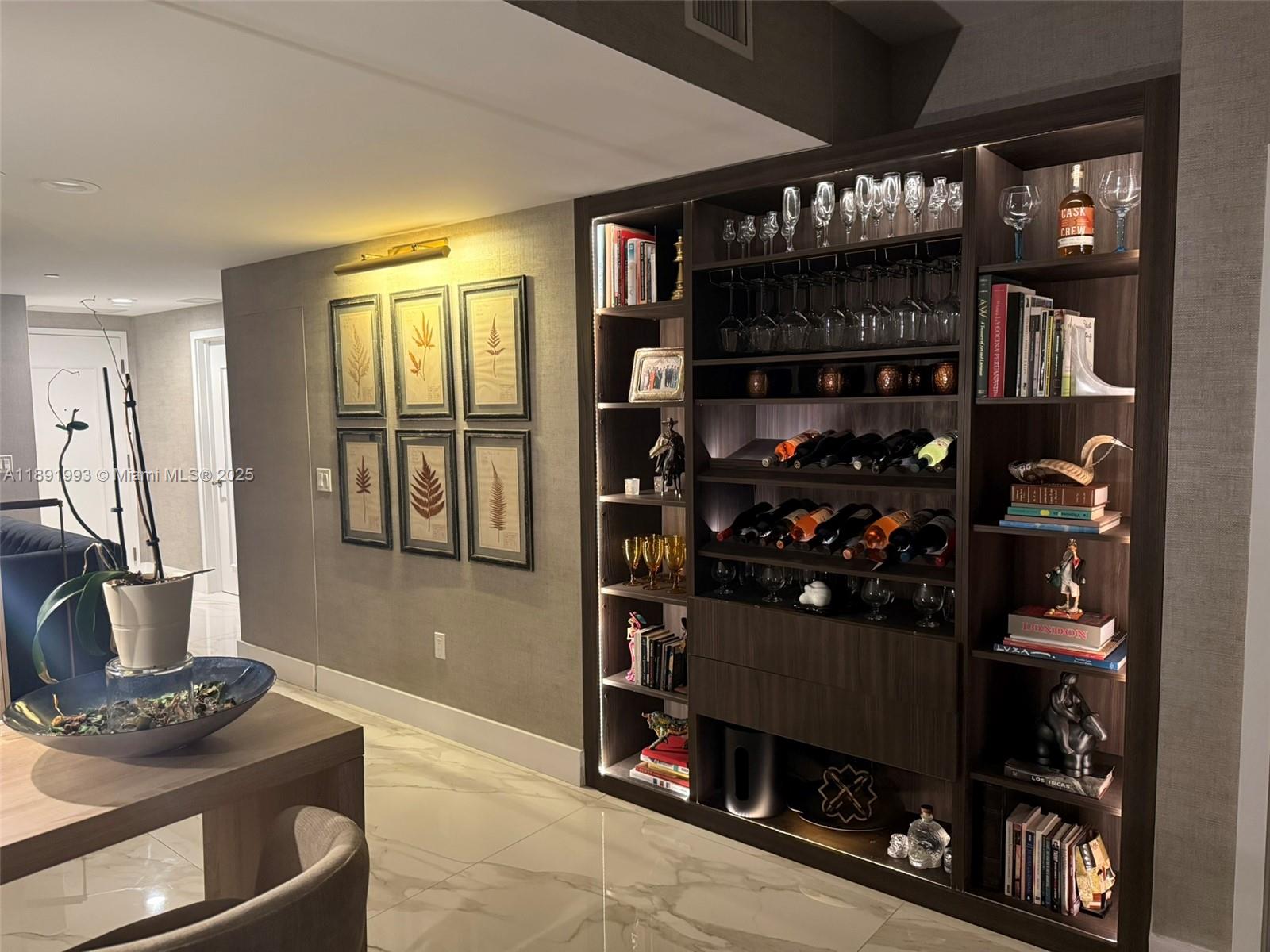 THE HARBOUR SOUTH CONDO - Residential