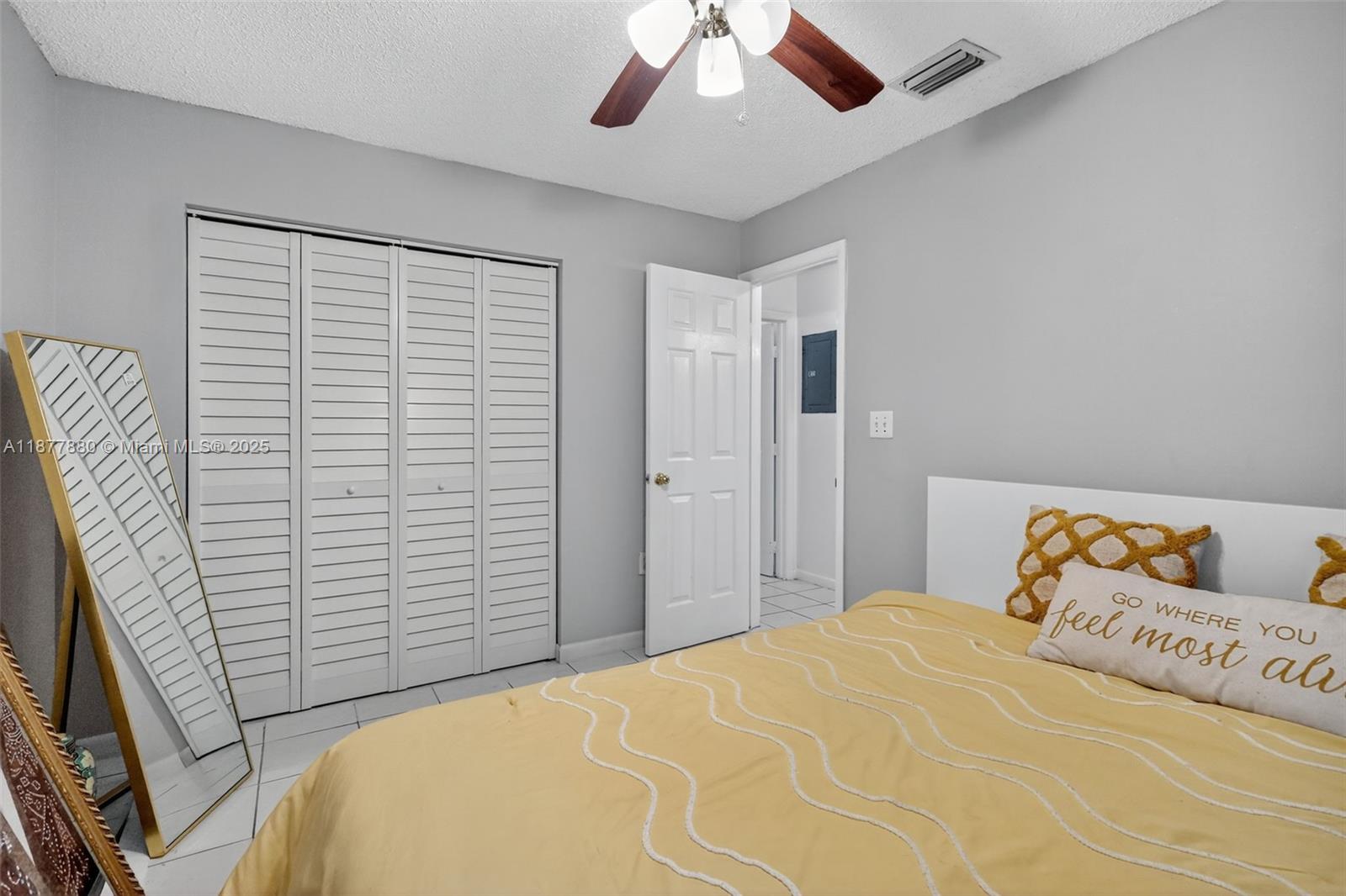 LESLIE PATIO HOMES SEC 3 - Residential