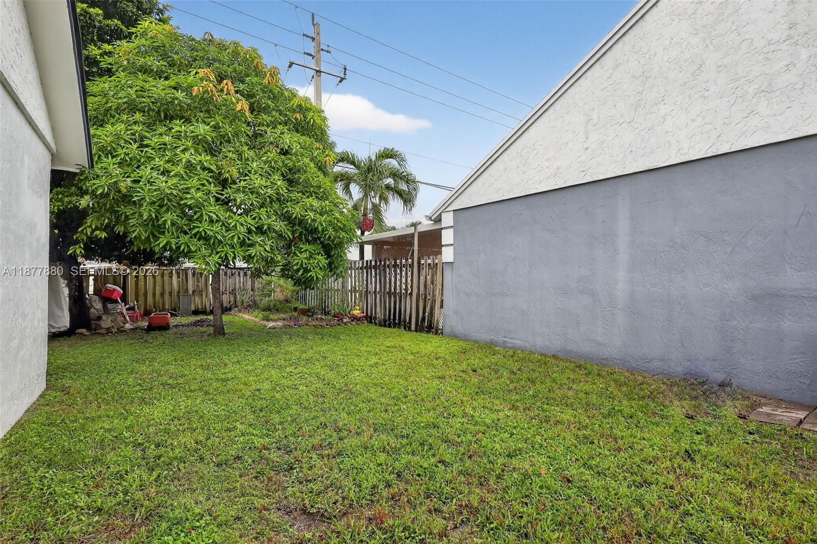 LESLIE PATIO HOMES SEC 3 - Residential