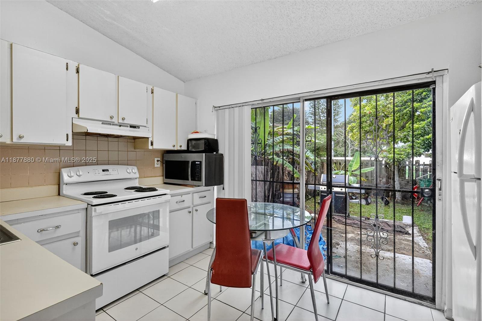 LESLIE PATIO HOMES SEC 3 - Residential