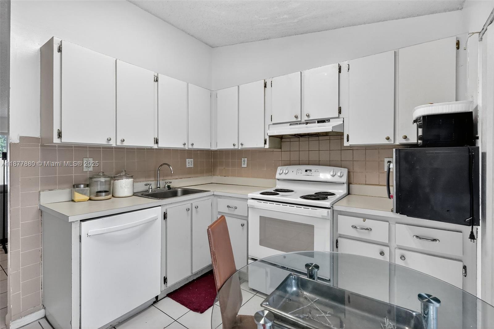 LESLIE PATIO HOMES SEC 3 - Residential