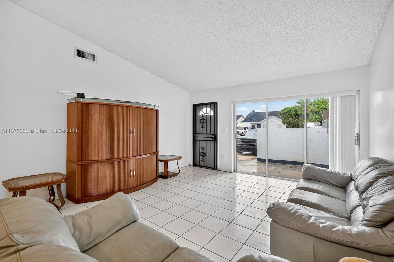 LESLIE PATIO HOMES SEC 3 - Residential