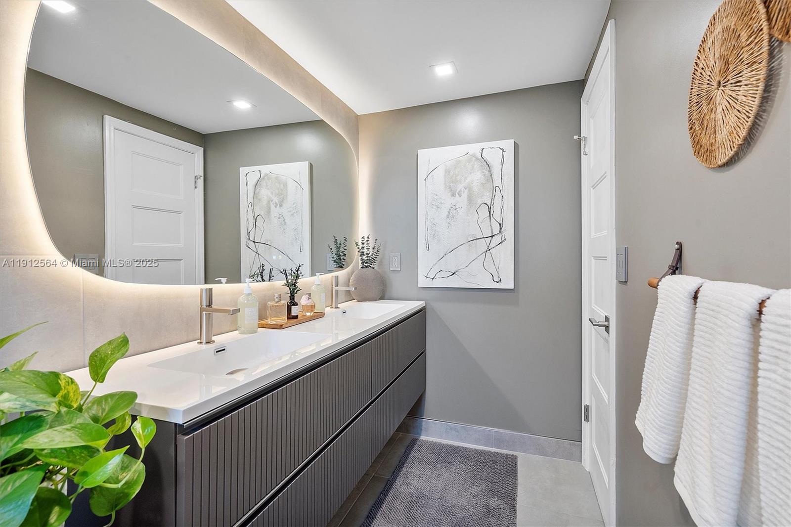 BAYVIEW TOWERS CONDO N - Residential