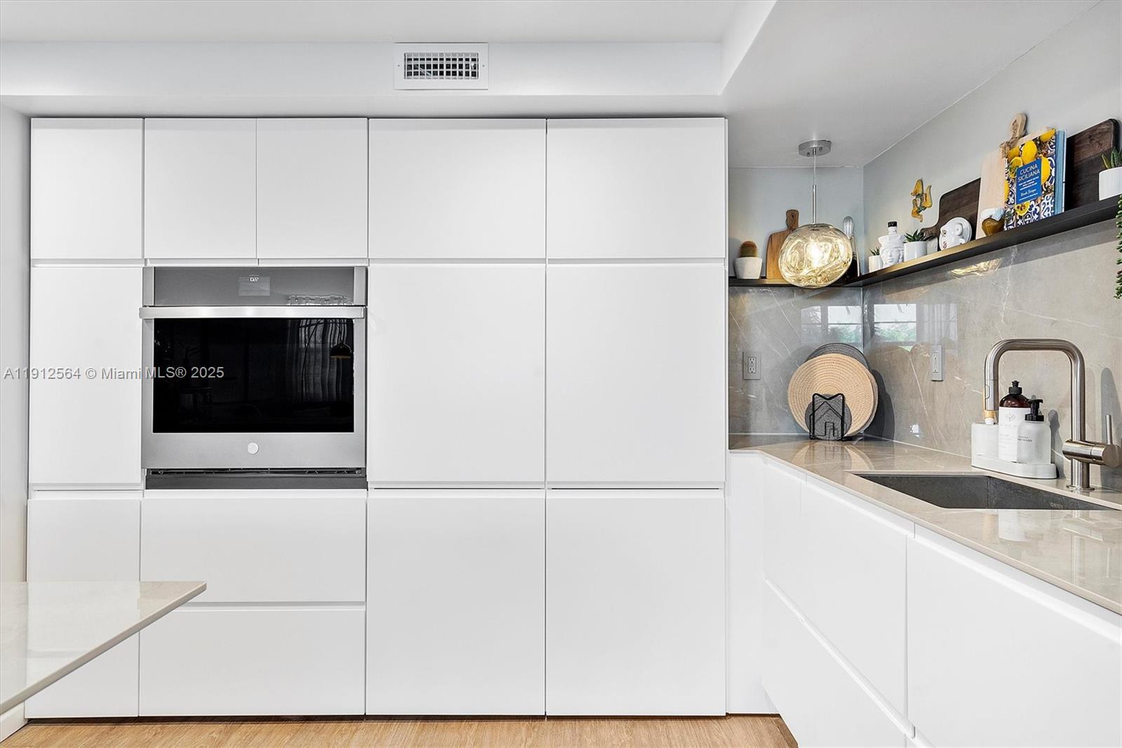 BAYVIEW TOWERS CONDO N - Residential