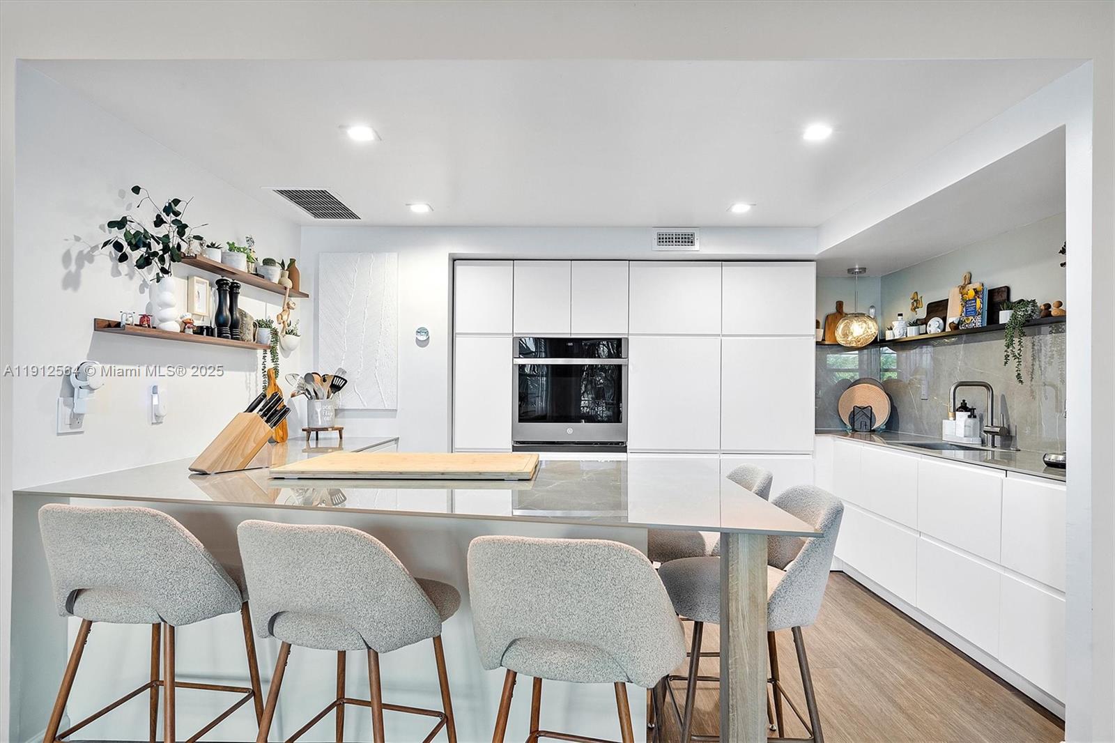 BAYVIEW TOWERS CONDO N - Residential