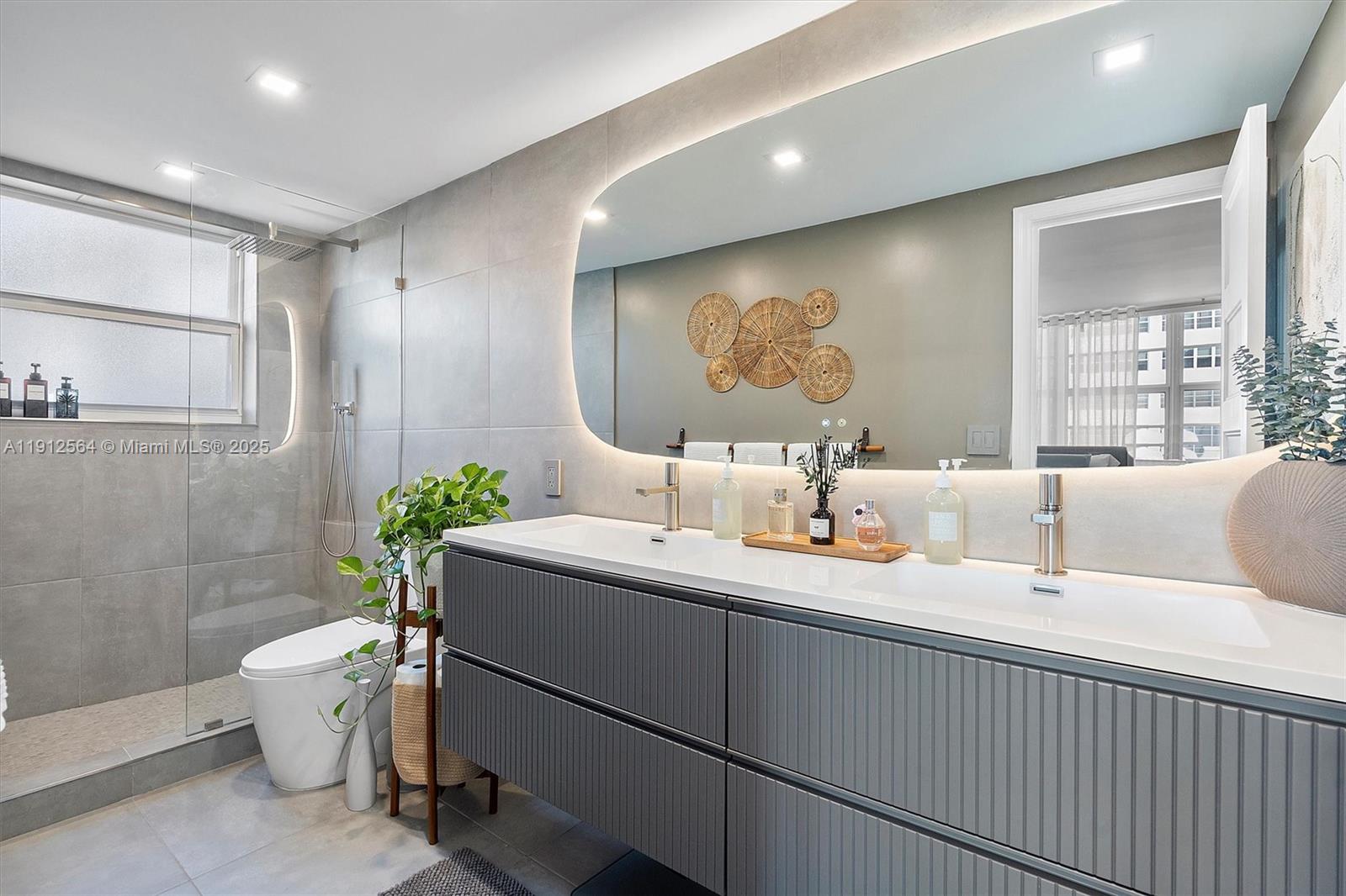 BAYVIEW TOWERS CONDO N - Residential