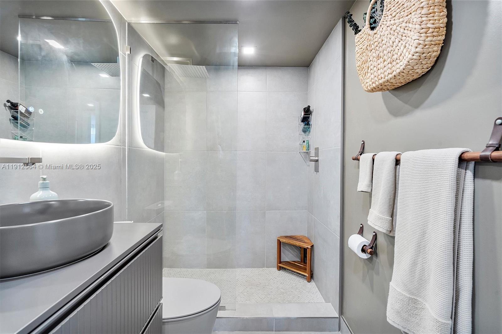 BAYVIEW TOWERS CONDO N - Residential