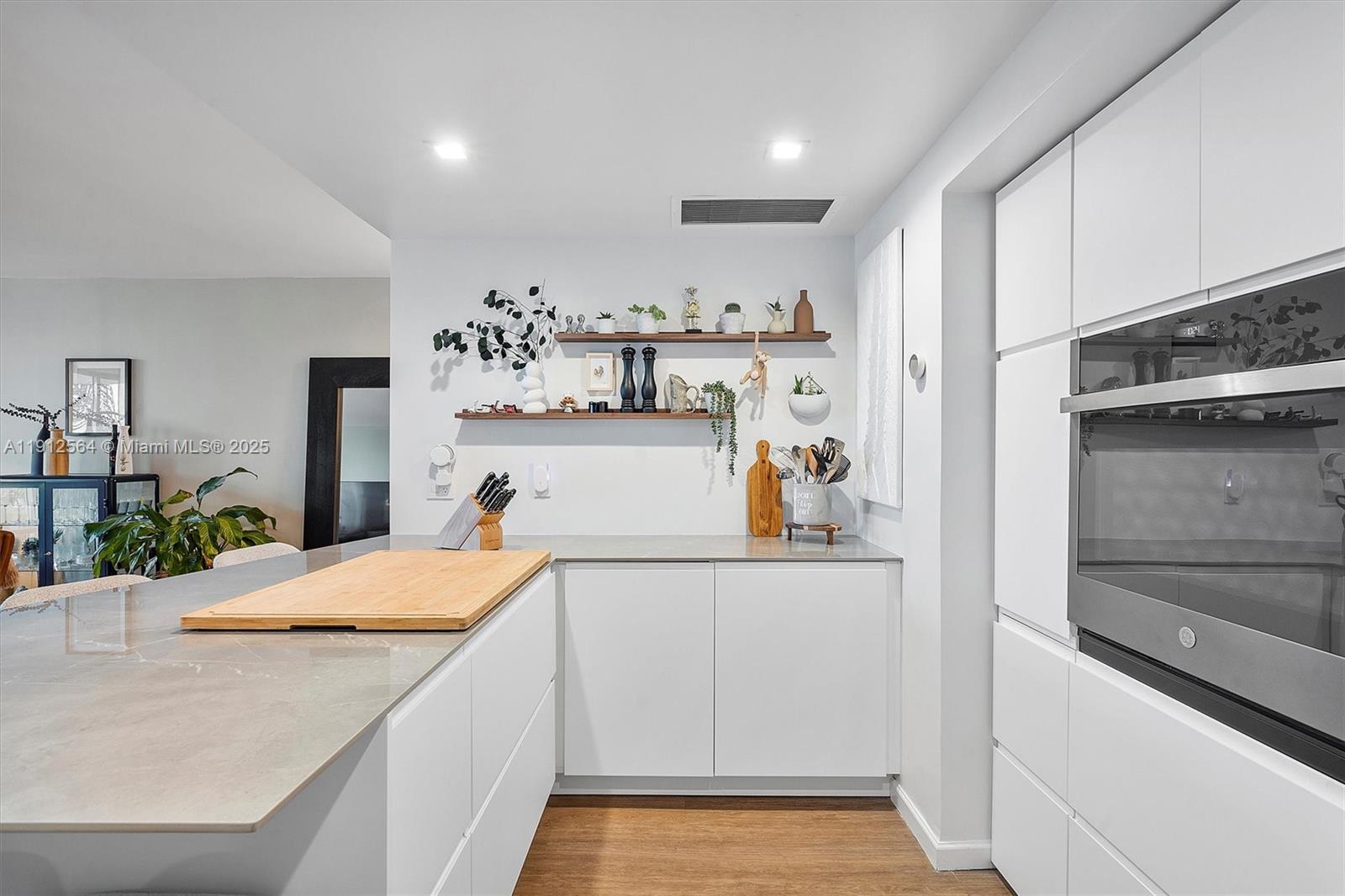 BAYVIEW TOWERS CONDO N - Residential