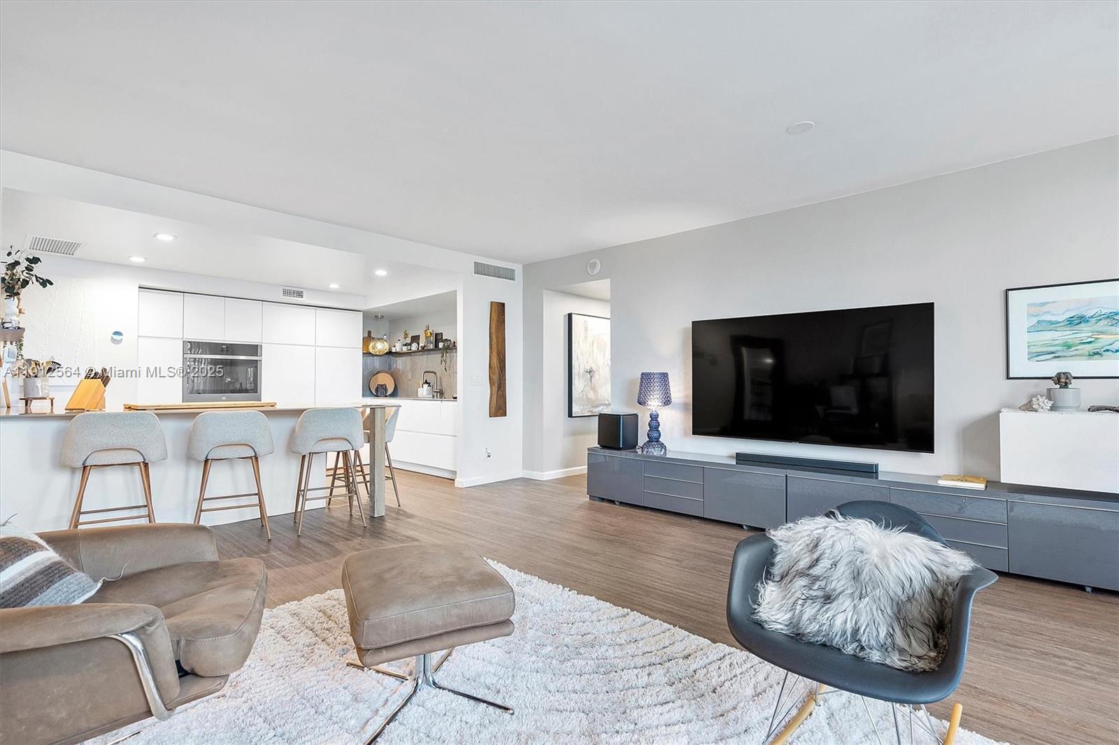 BAYVIEW TOWERS CONDO N - Residential