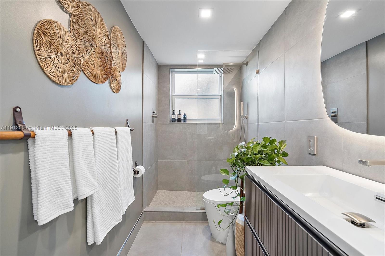 BAYVIEW TOWERS CONDO N - Residential