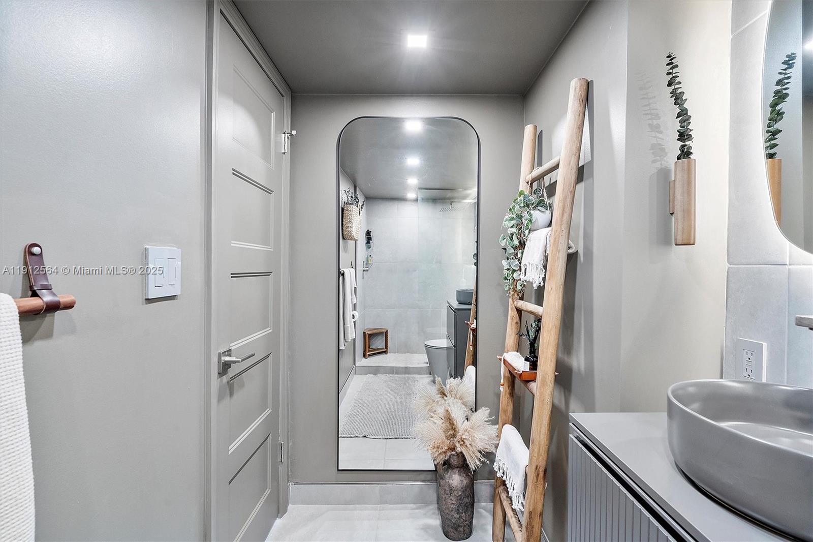 BAYVIEW TOWERS CONDO N - Residential