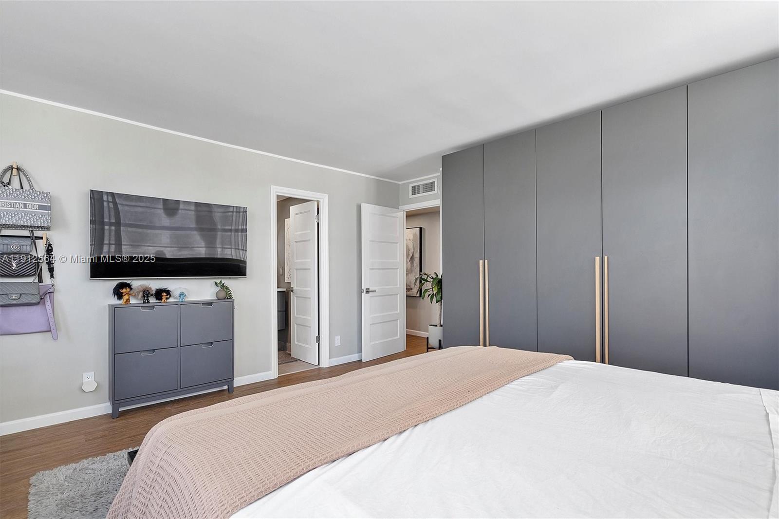 BAYVIEW TOWERS CONDO N - Residential