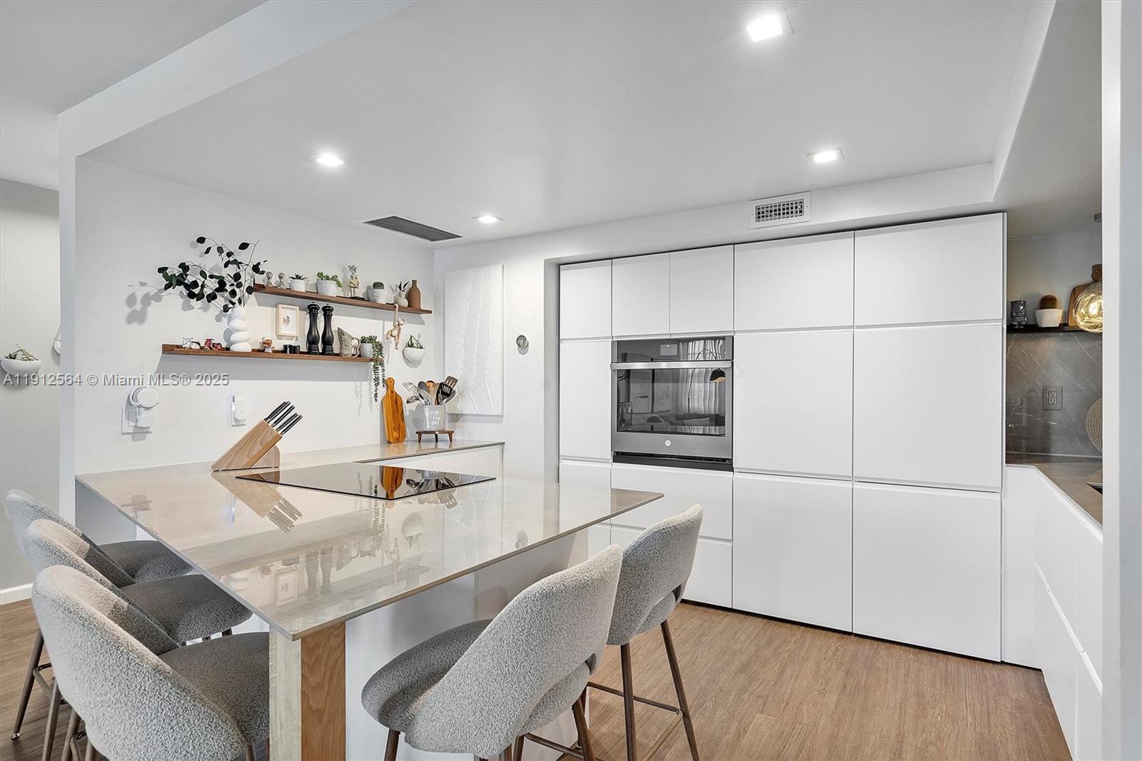 BAYVIEW TOWERS CONDO N - Residential