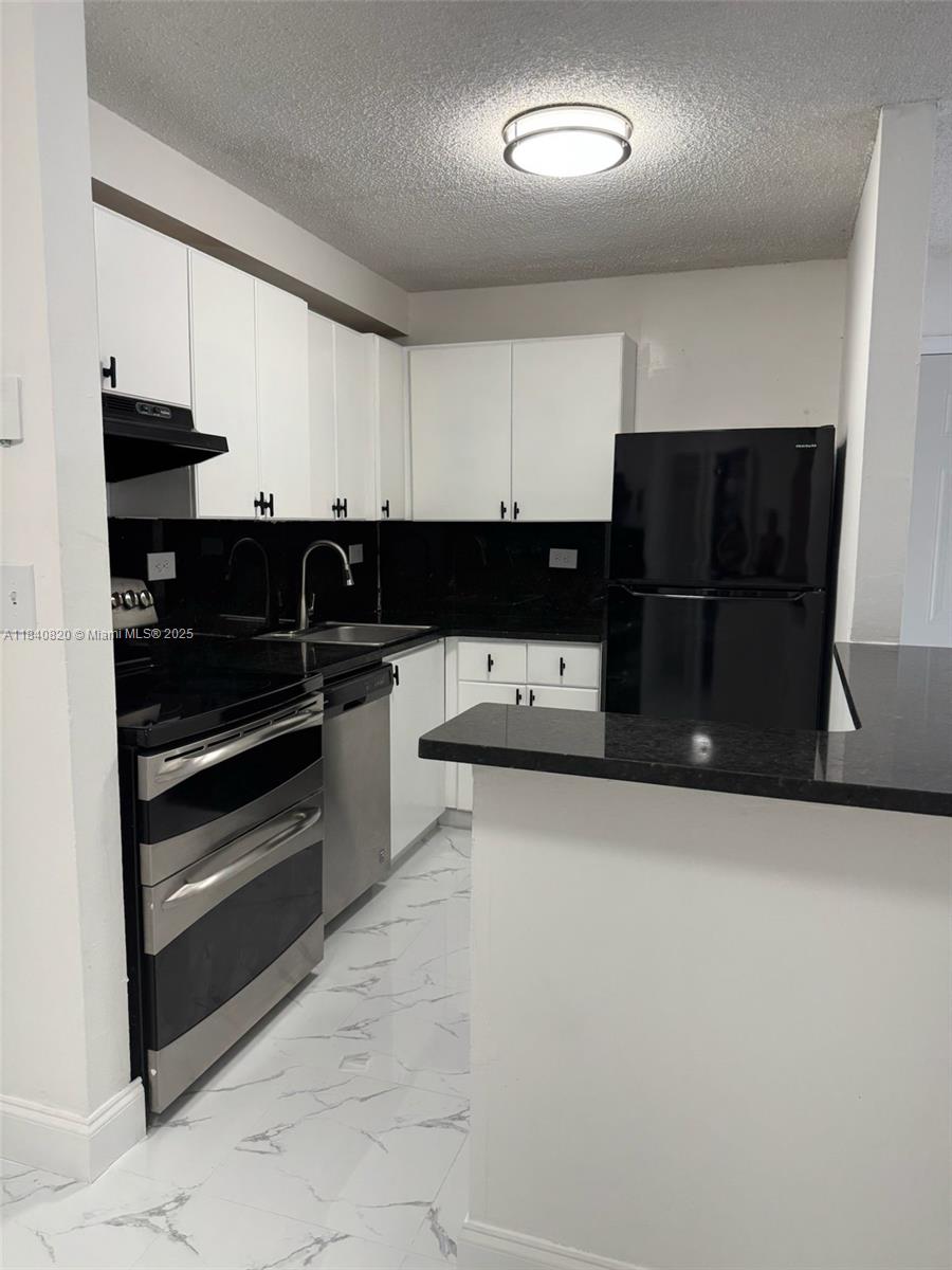 Spacious 2-bed, 1-bath condo located in the desirable Villa Bellini gated community. This 844?sq?ft unit features a recently updated kitchen and bathroom, in-unit washer/dryer hookup, and a private shaded patio perfect for relaxing. Community amenities include a sparkling pool and lush landscaping. Conveniently close to major highways, shopping, dining, and top-rated schools. A perfect starter home or investment opportunity!