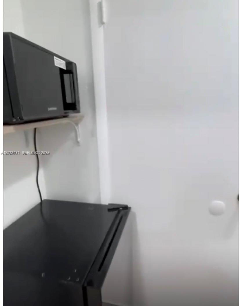 570 W 46th Pl B