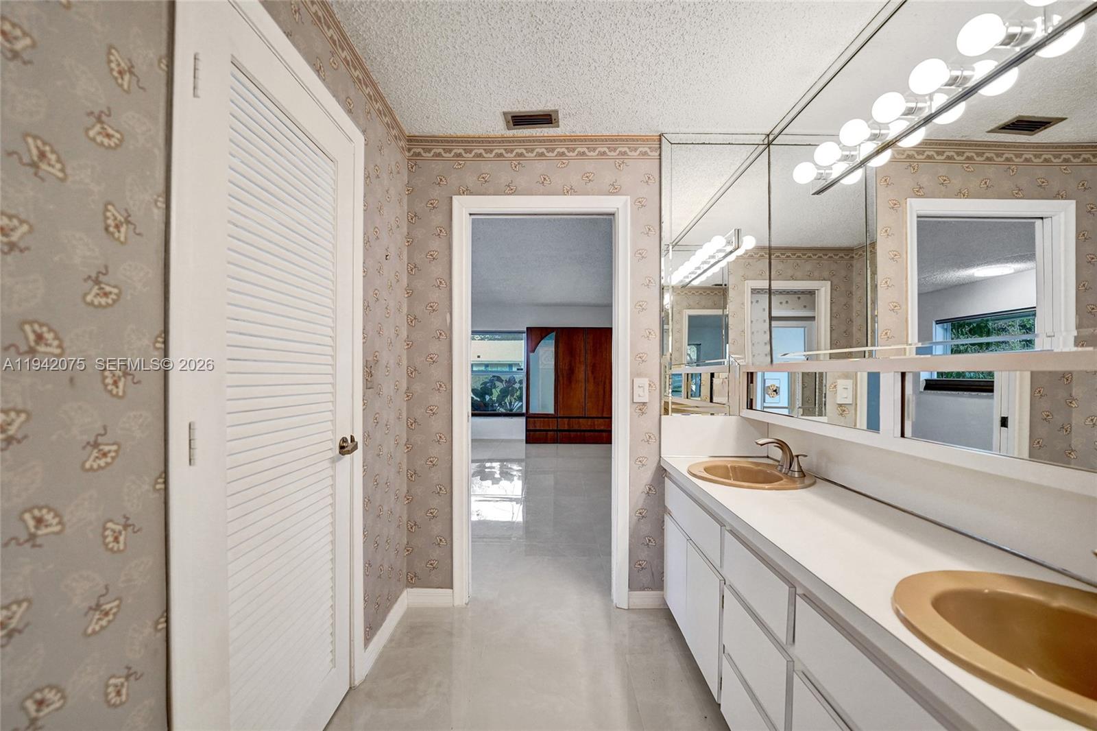 NEW ORLEANS VILLAS - Residential