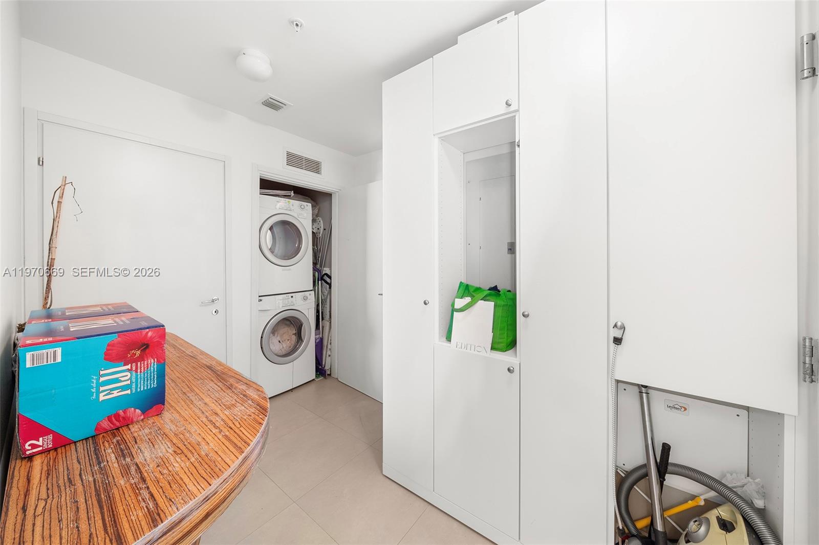 CONTINUUM ON SOUTH BEACH - Residential Lease