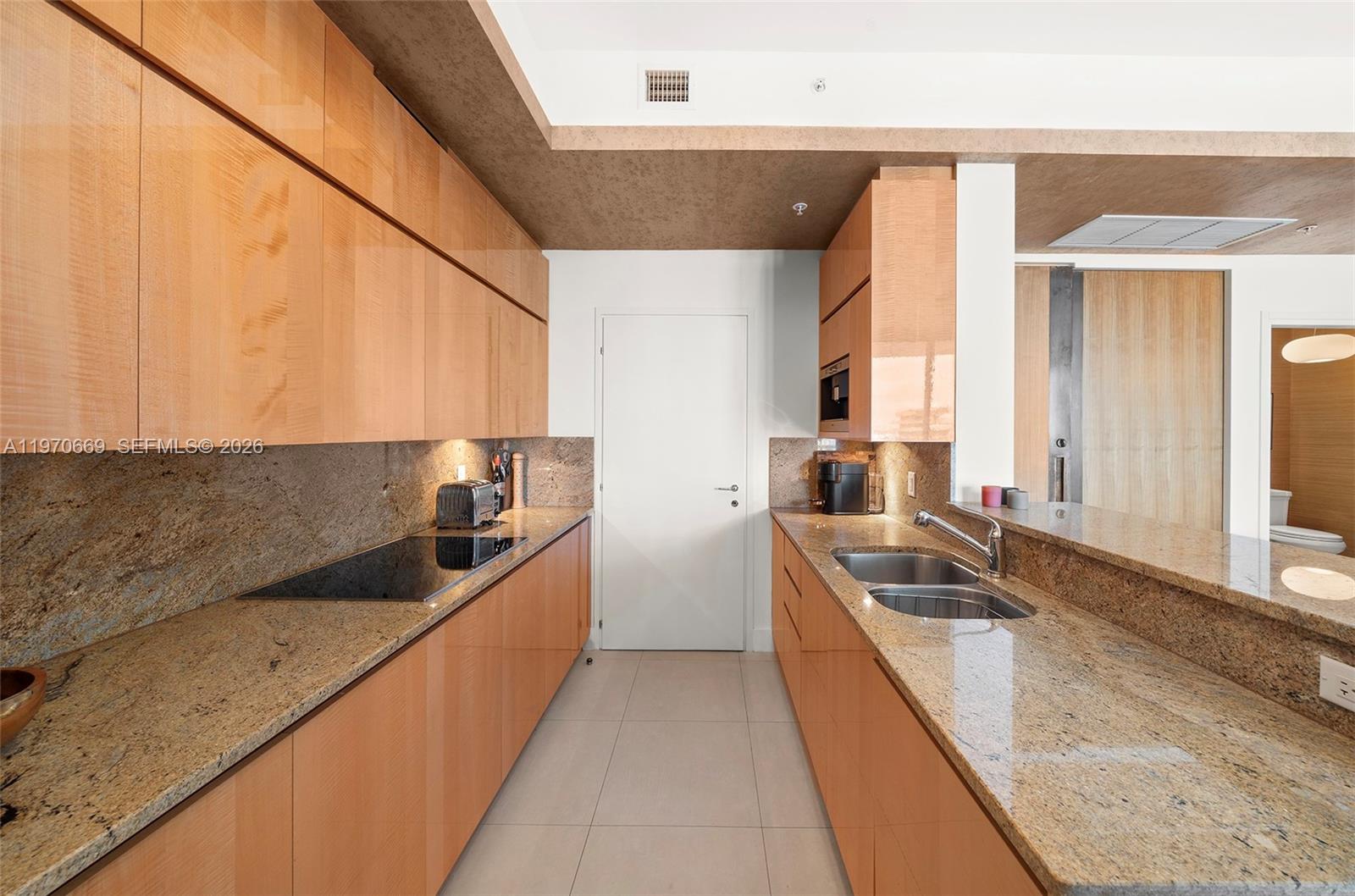CONTINUUM ON SOUTH BEACH - Residential Lease