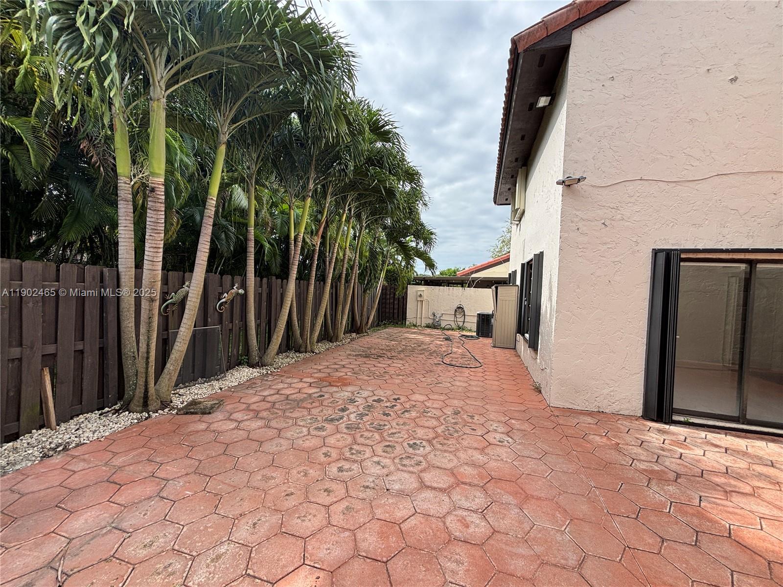 GLADEWIND HEIGHTS - Residential Lease