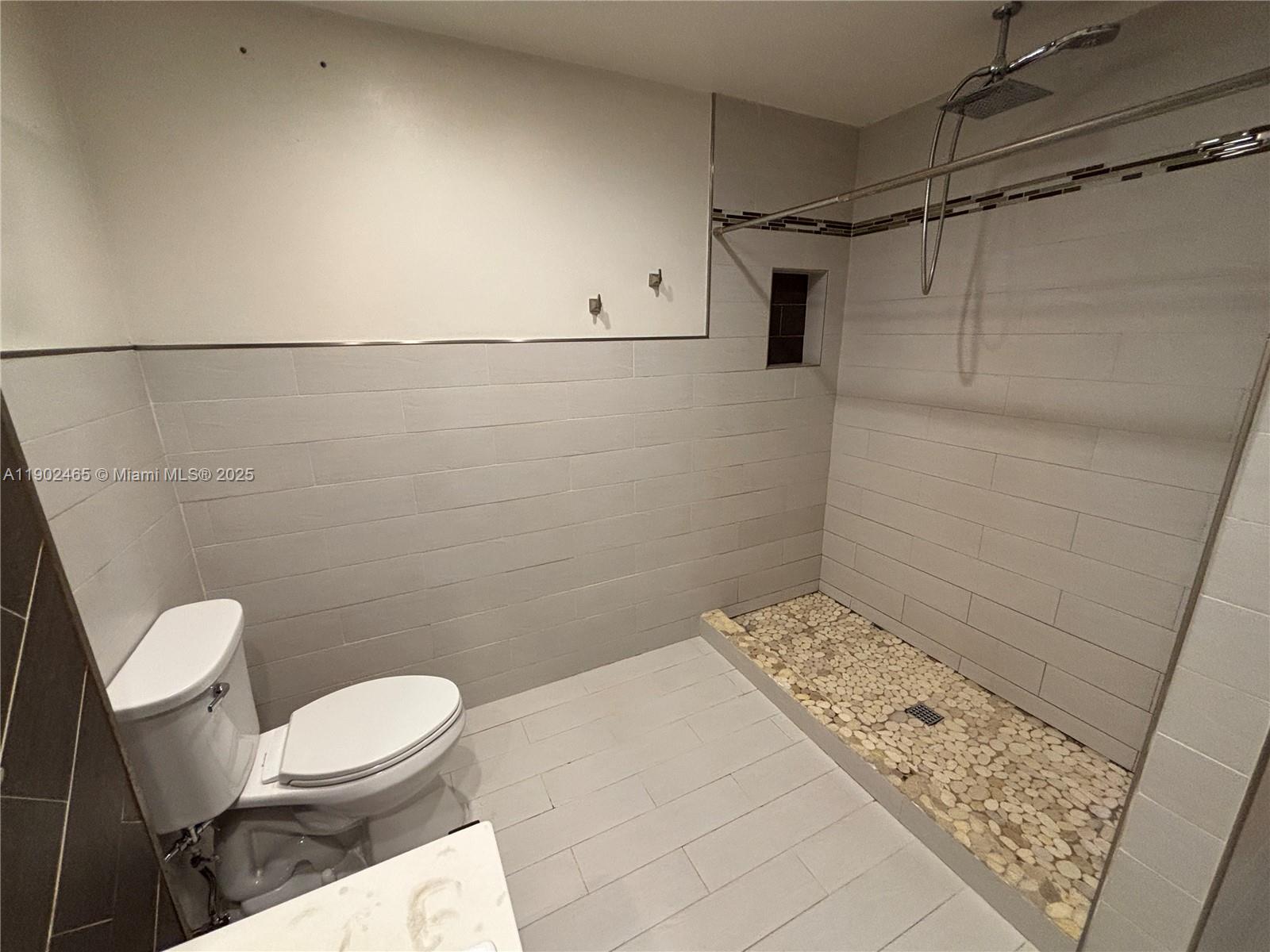 GLADEWIND HEIGHTS - Residential Lease