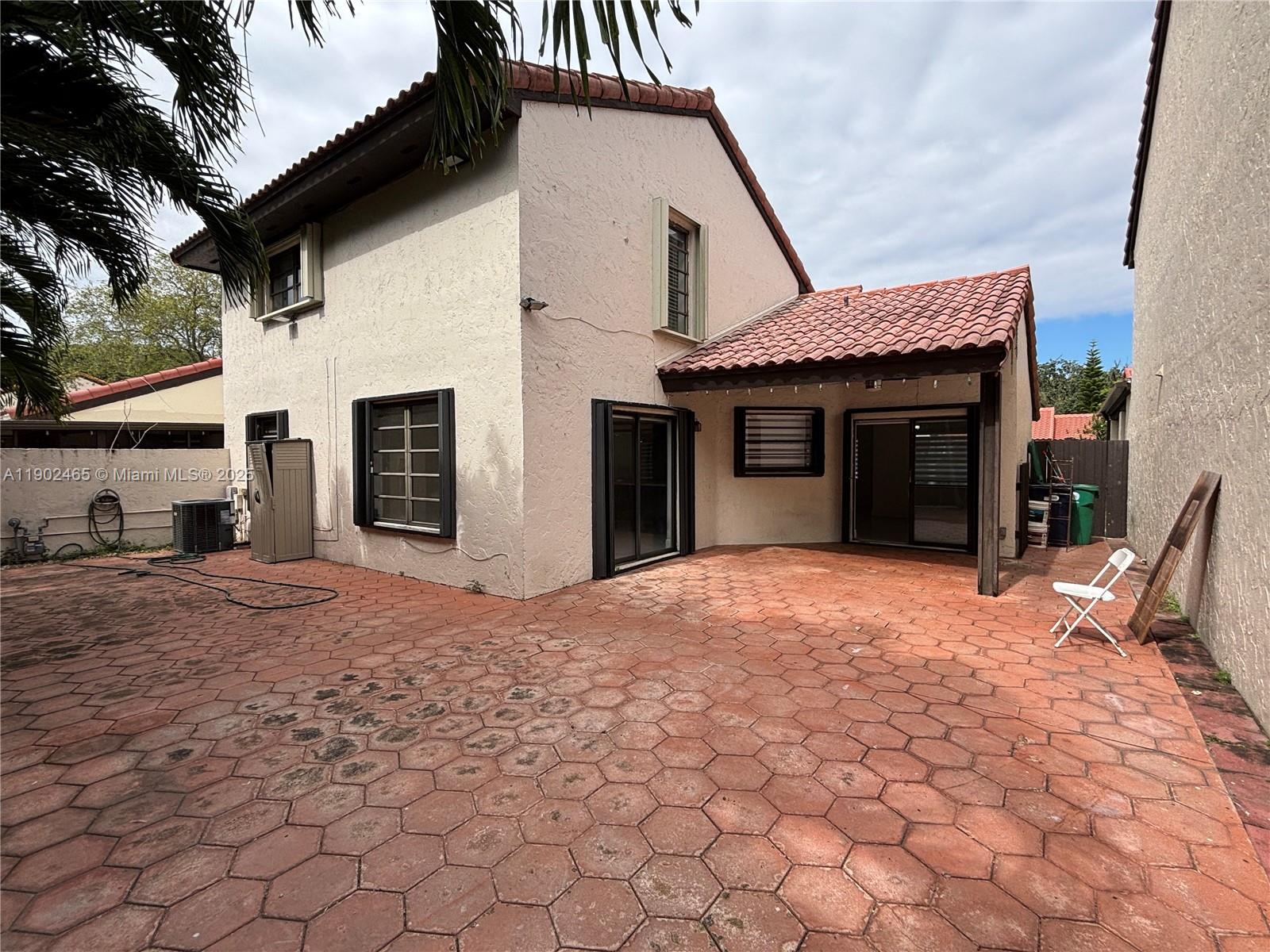 GLADEWIND HEIGHTS - Residential Lease