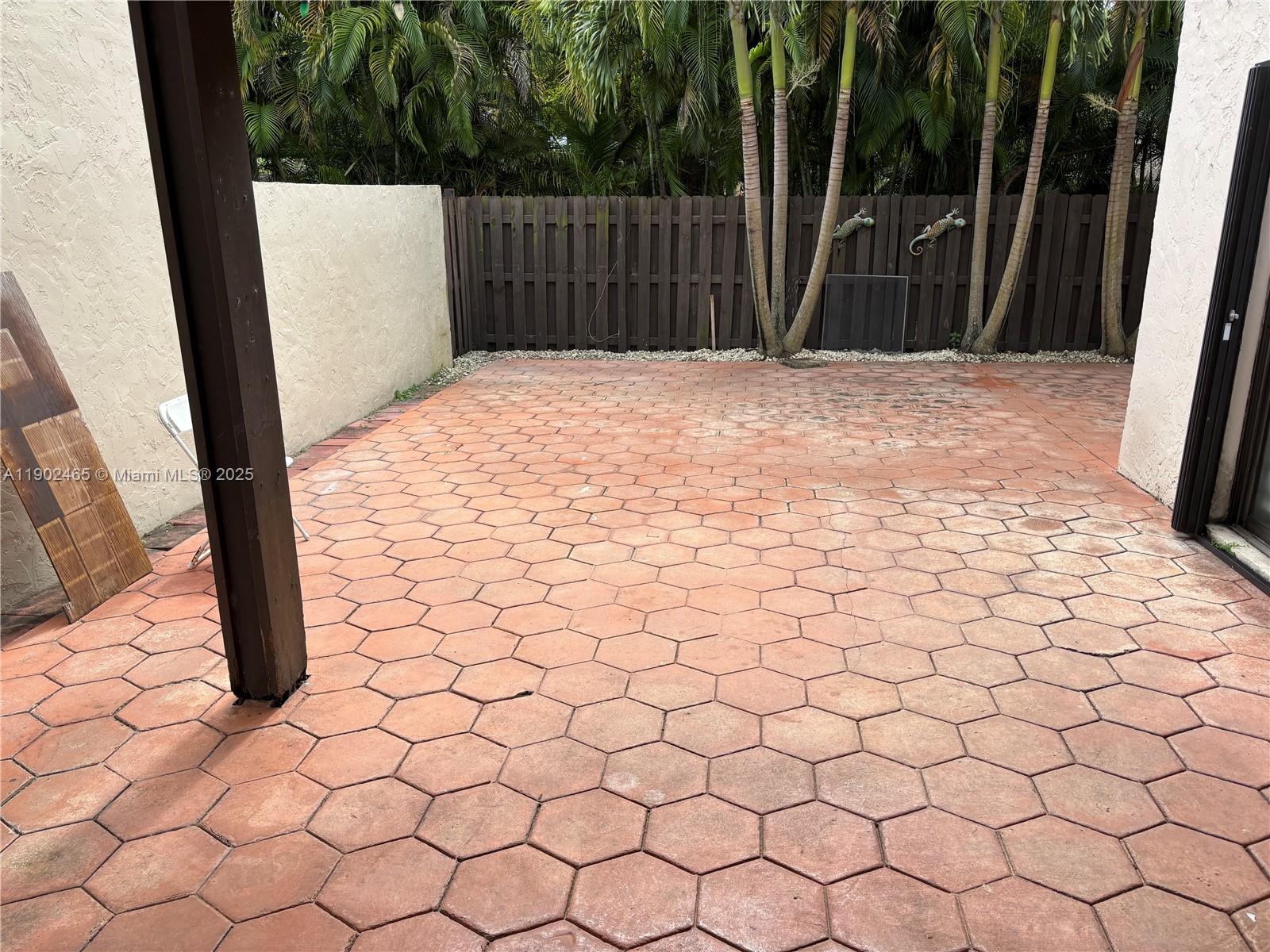 GLADEWIND HEIGHTS - Residential Lease