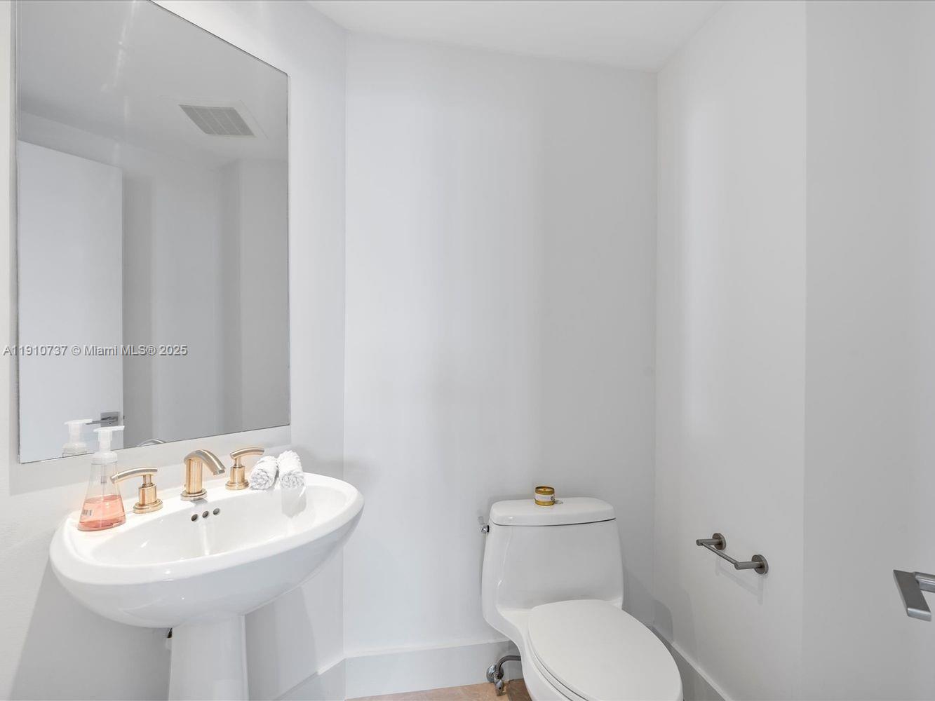 JADE RESIDENCES AT BRICKE - Residential Lease