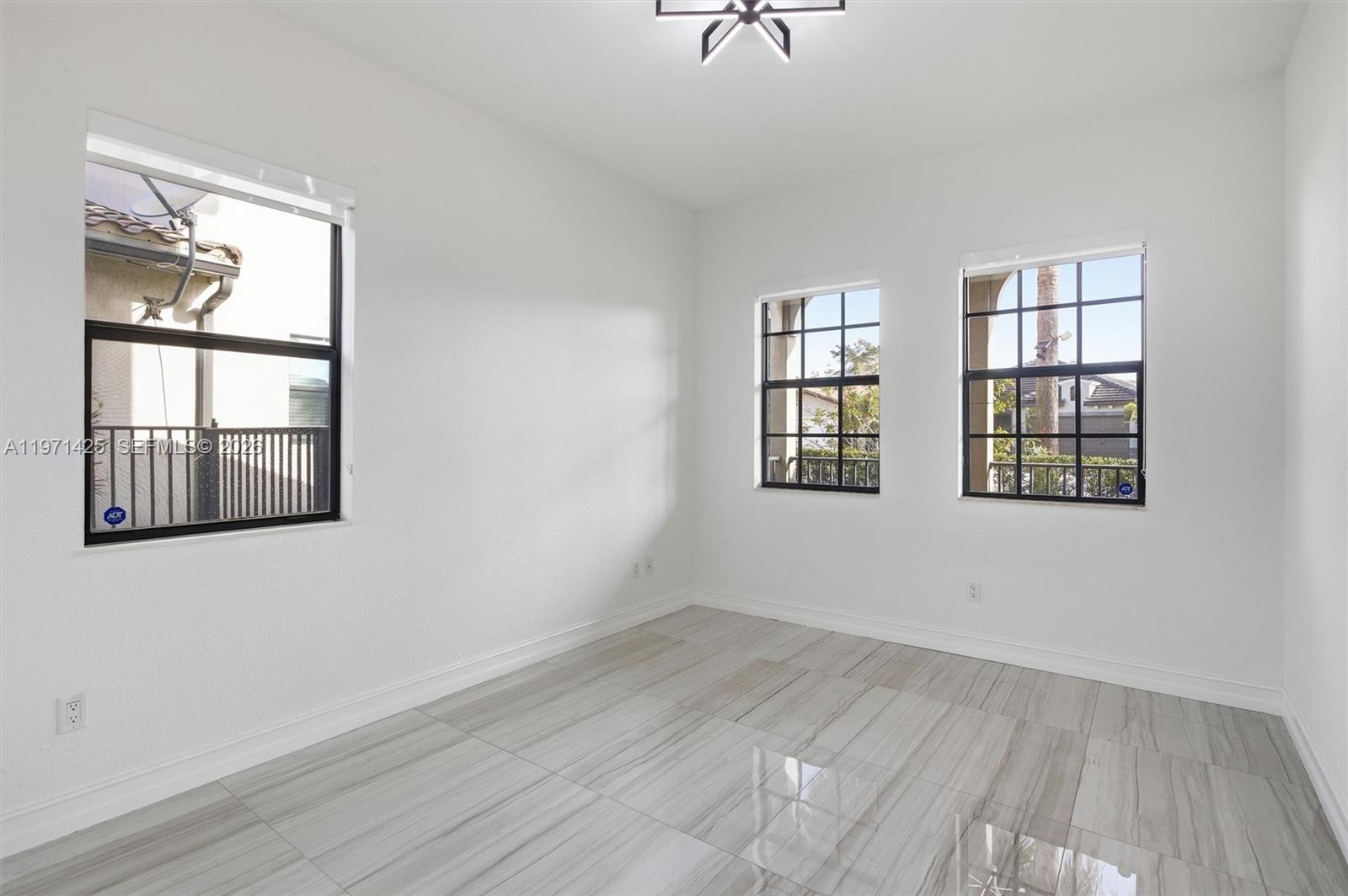 PEMBROKE LAKES SOUTH - Residential