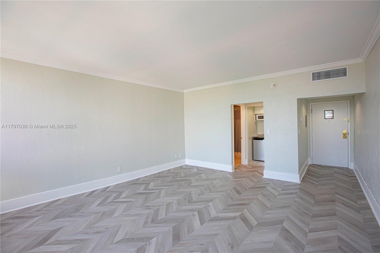 700 Biltmore Way 1016