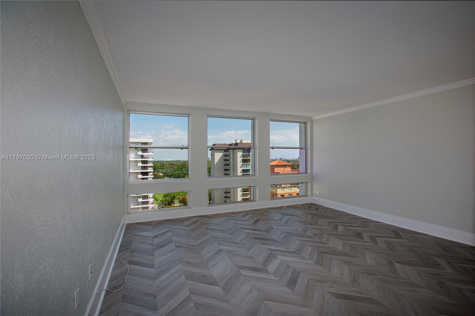 700 Biltmore Way 1016