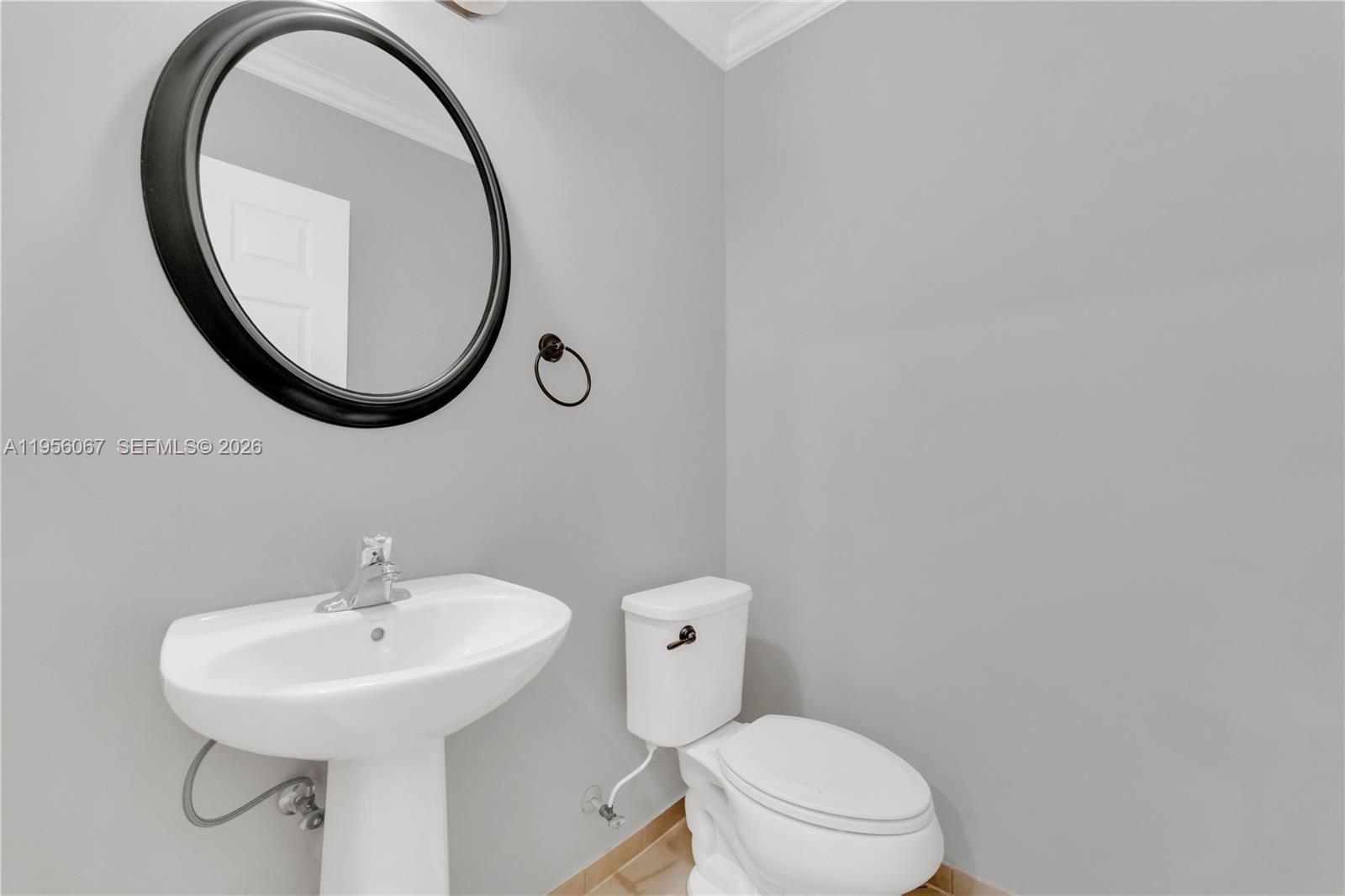 BAYWINDS OF FLORES - Residential