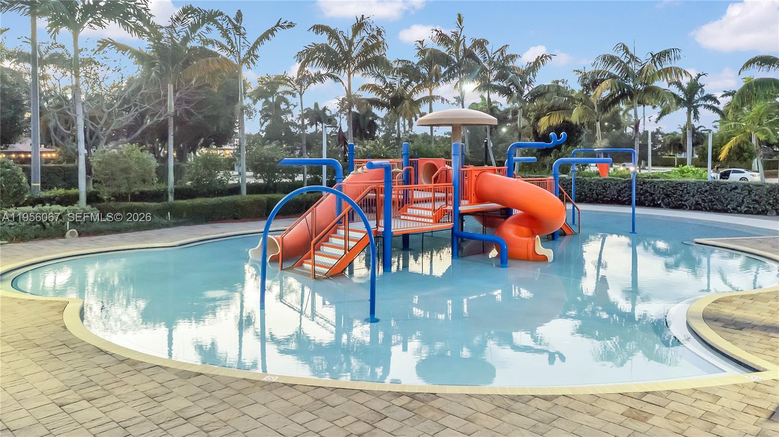 BAYWINDS OF FLORES - Residential